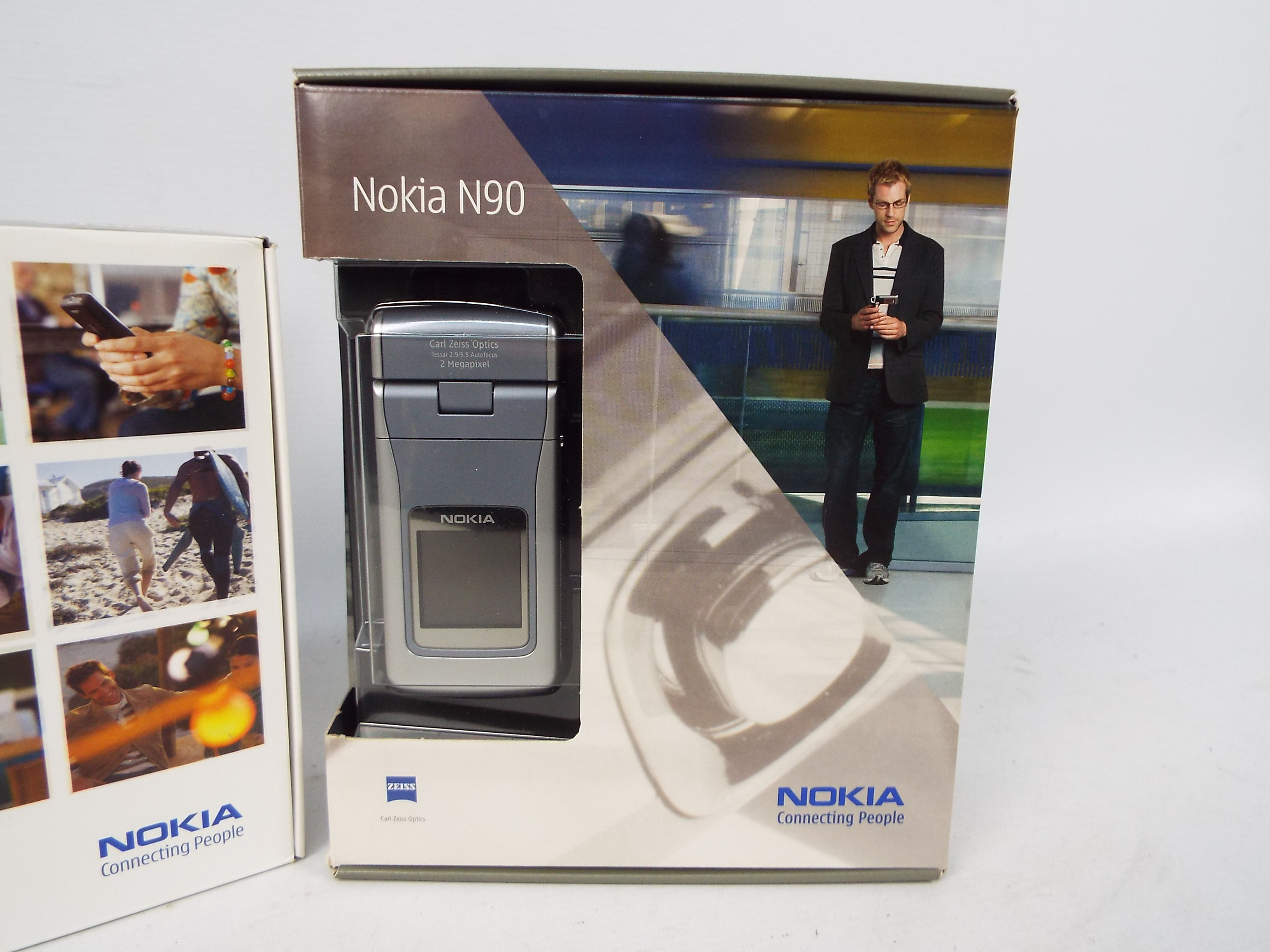 Nokia - 2 x boxed phones - Lot includes a Nokia N90 with charger, instruction manuals, - Image 2 of 3