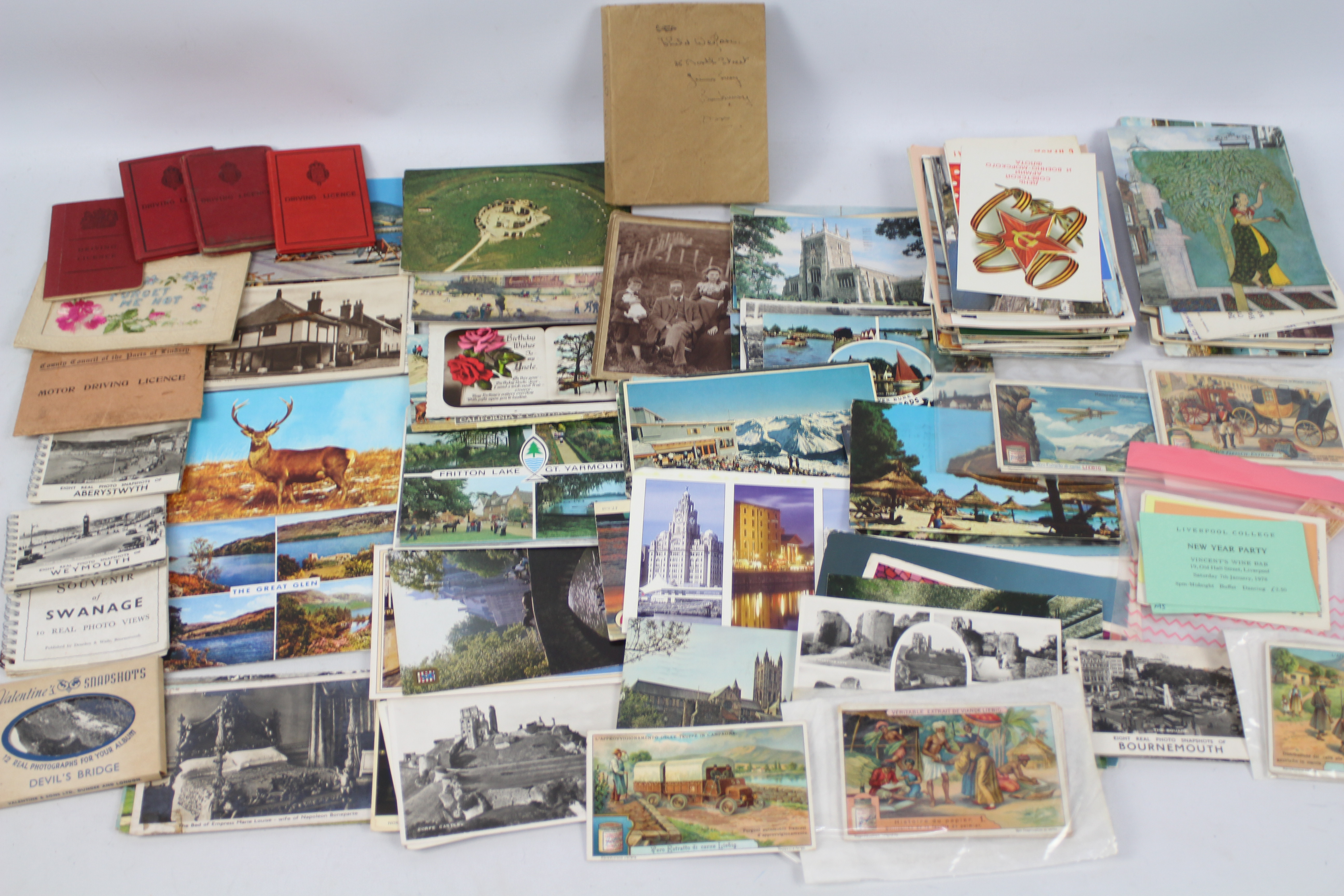 Box of Collectable Ephemera, Large selec