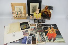 Mixed collectables to include Piggin fig