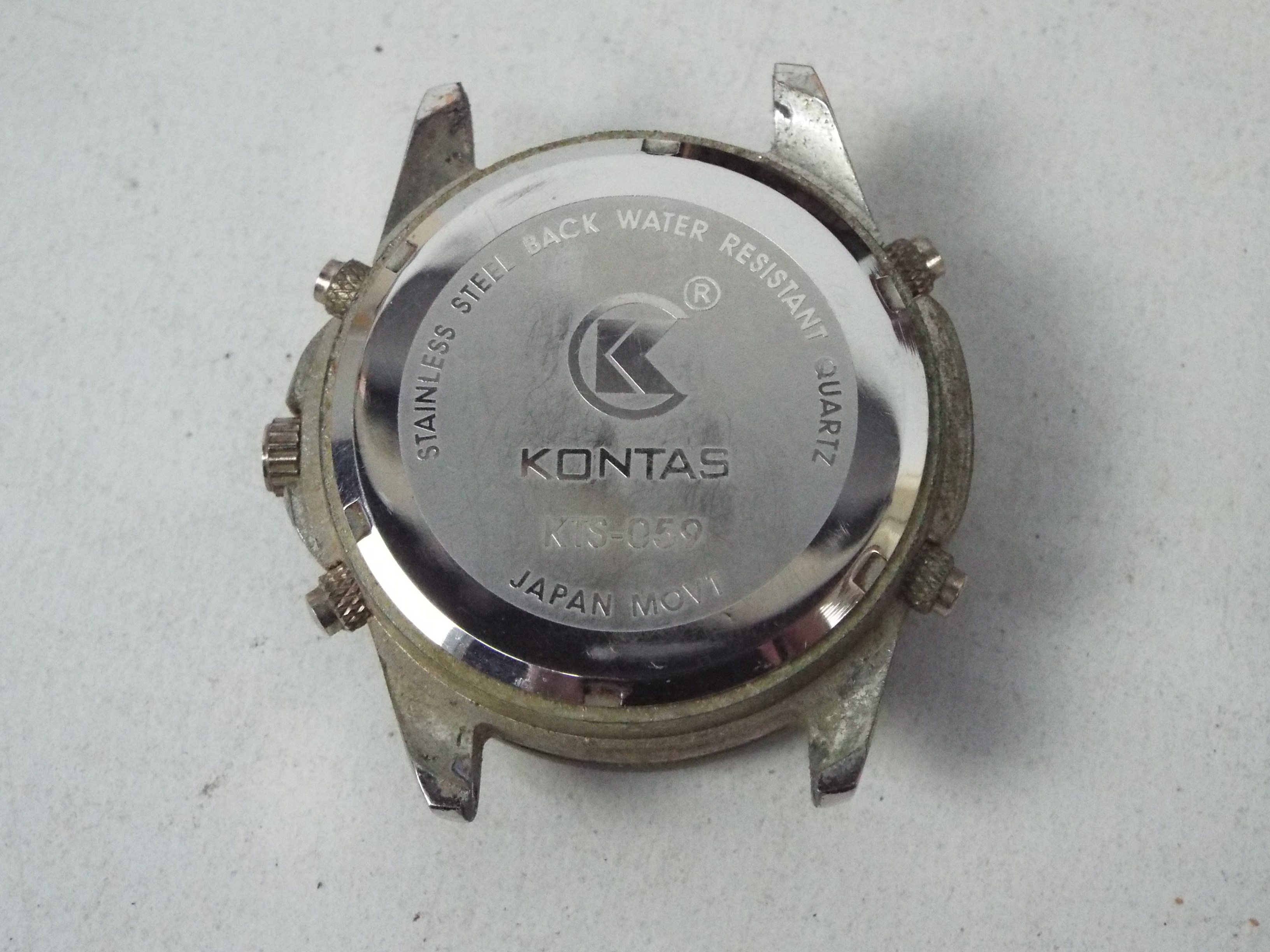 Two wrist watches and a small desk clock. - Image 6 of 6