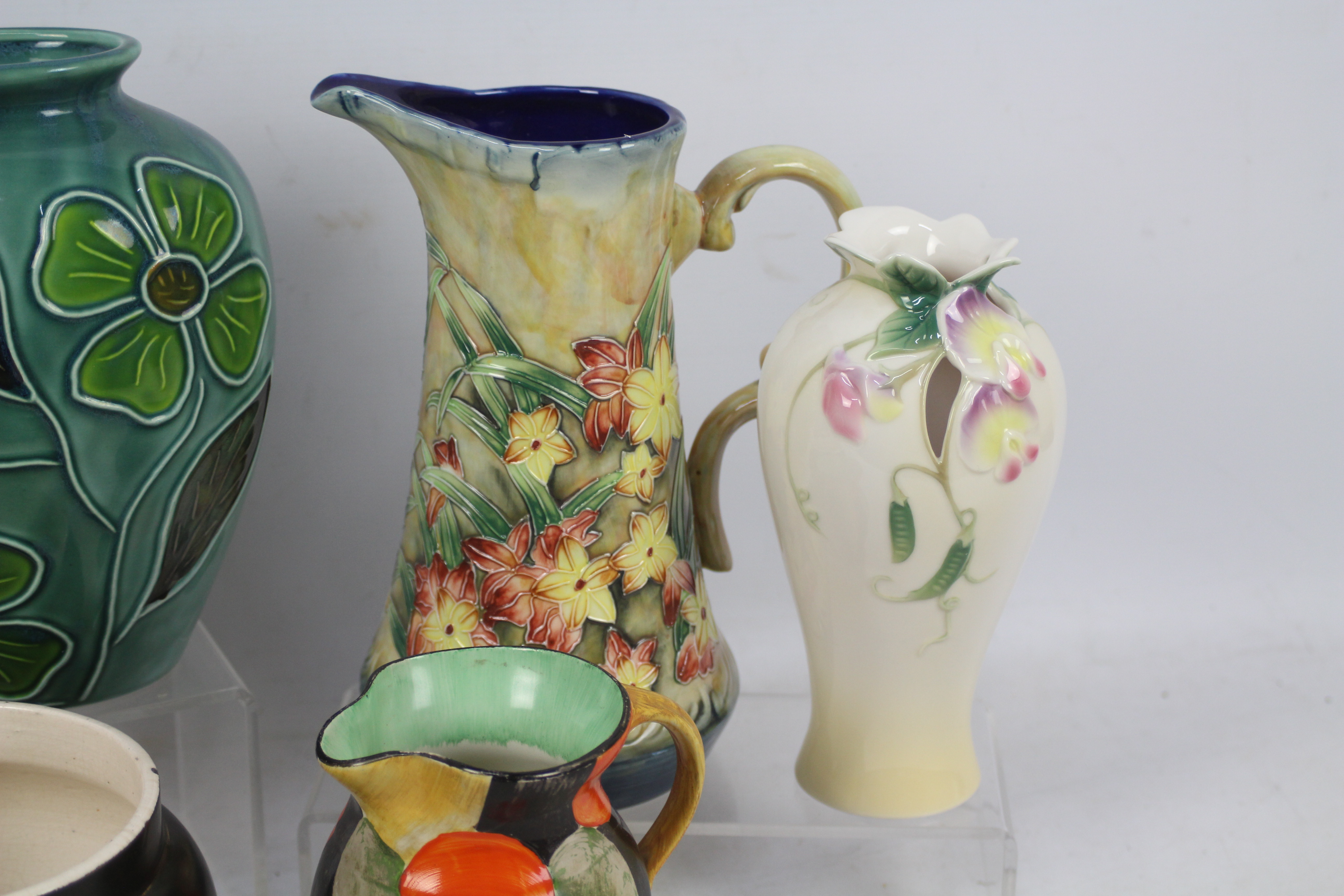 A mixed group of ceramics to include a Franz Sweet Pea pattern vase, Old Tupton Ware jug, - Image 4 of 6