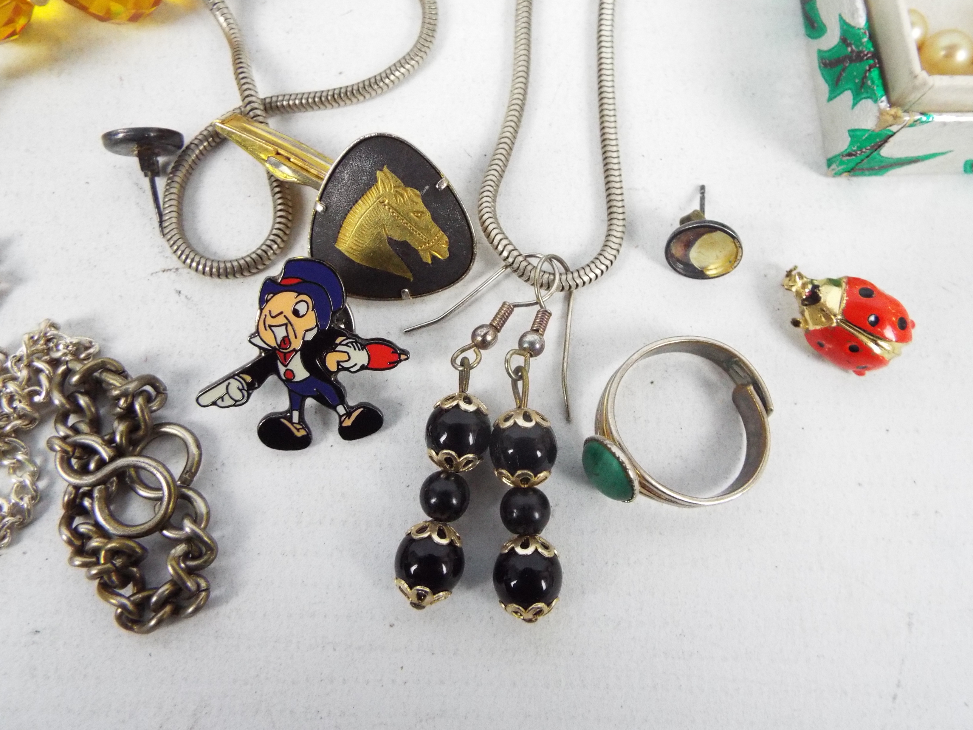 A collection of various costume jewellery with some silver / white metal to include locket, rings, - Image 4 of 9