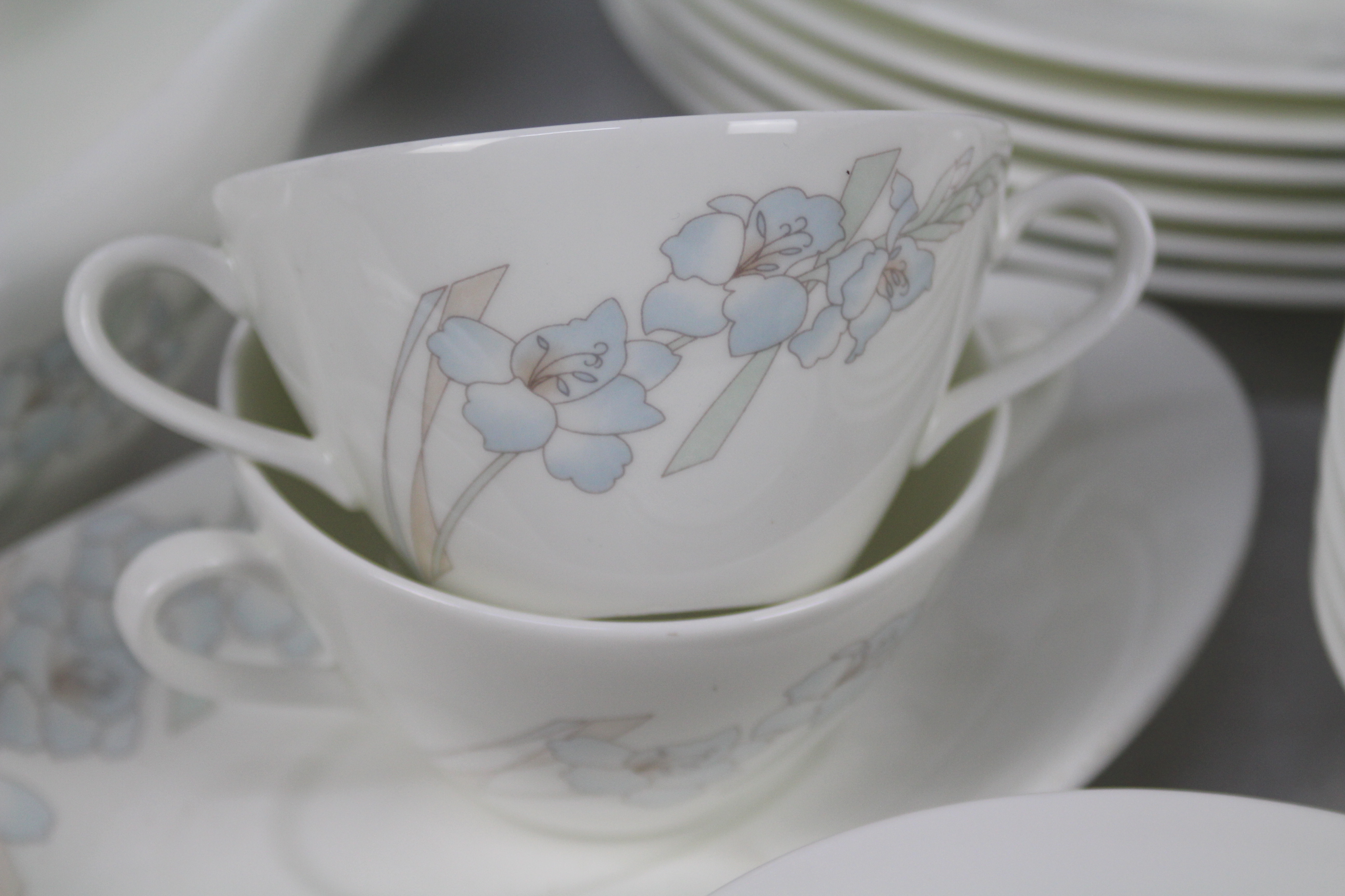 A quantity of Wedgwood dinner and tea wares in the Ice Flower pattern, approximately 50 pieces. - Image 2 of 4