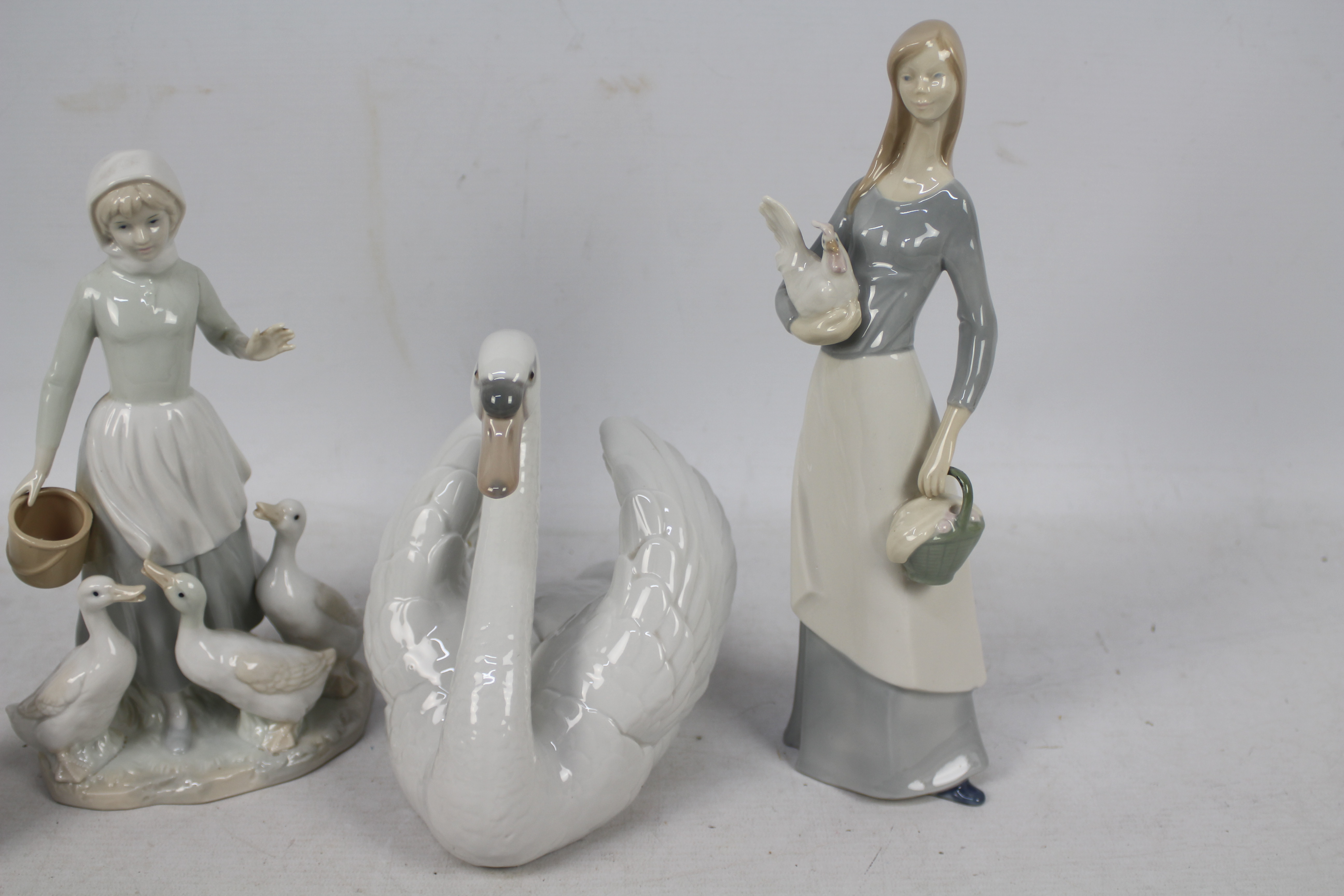 Lladro, Nao and similar figures / groups, largest approximately 27 cm (h). - Image 3 of 5