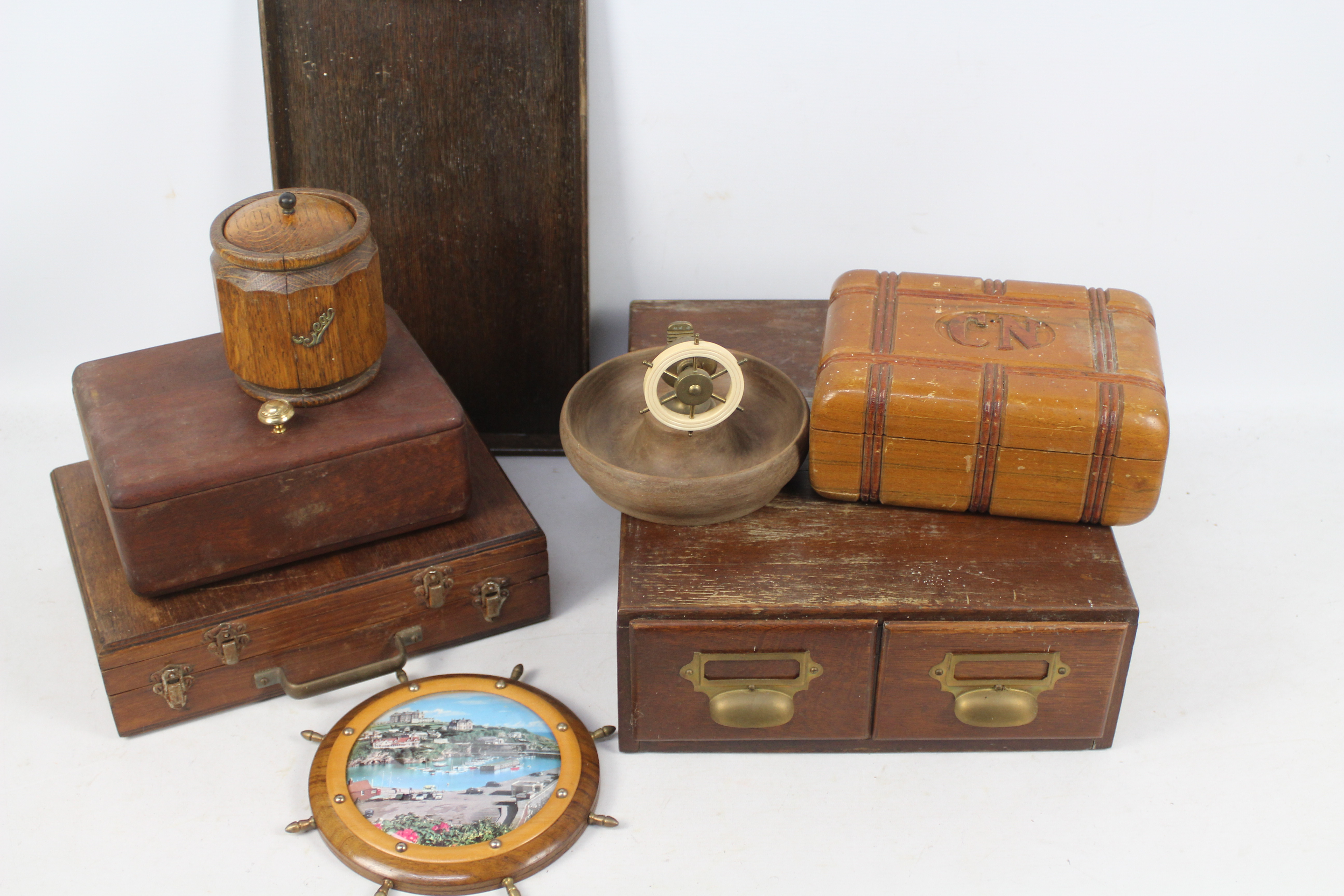 Lot to include a twin drawer index card chest, baize lined case, trinket boxes and similar.