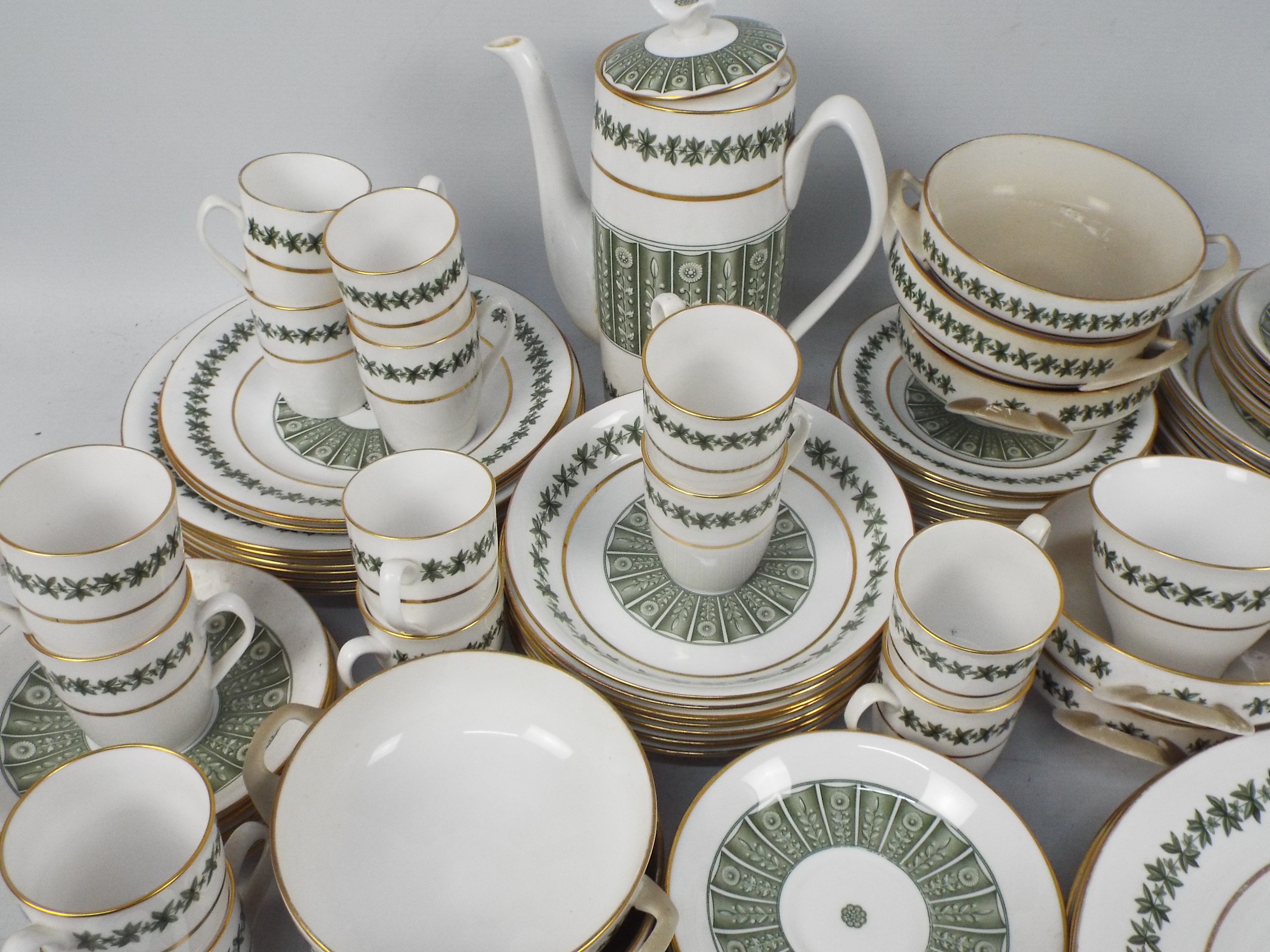 A quantity of Spode Provence pattern dinner and tea wares, approximately 100 pieces. - Image 4 of 7