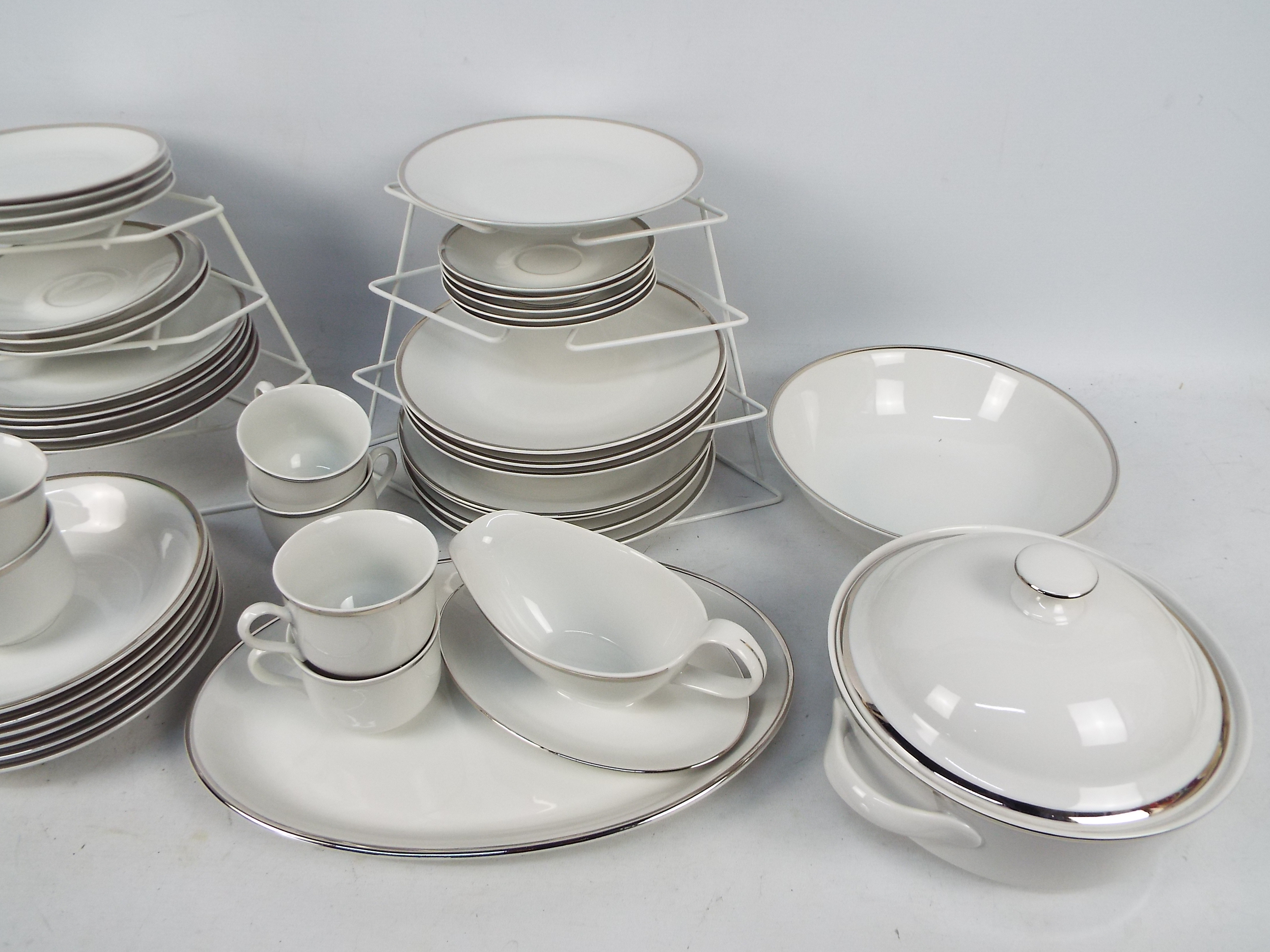 A quantity of Czech dinner and tea wares, in excess of forty pieces. - Image 3 of 6