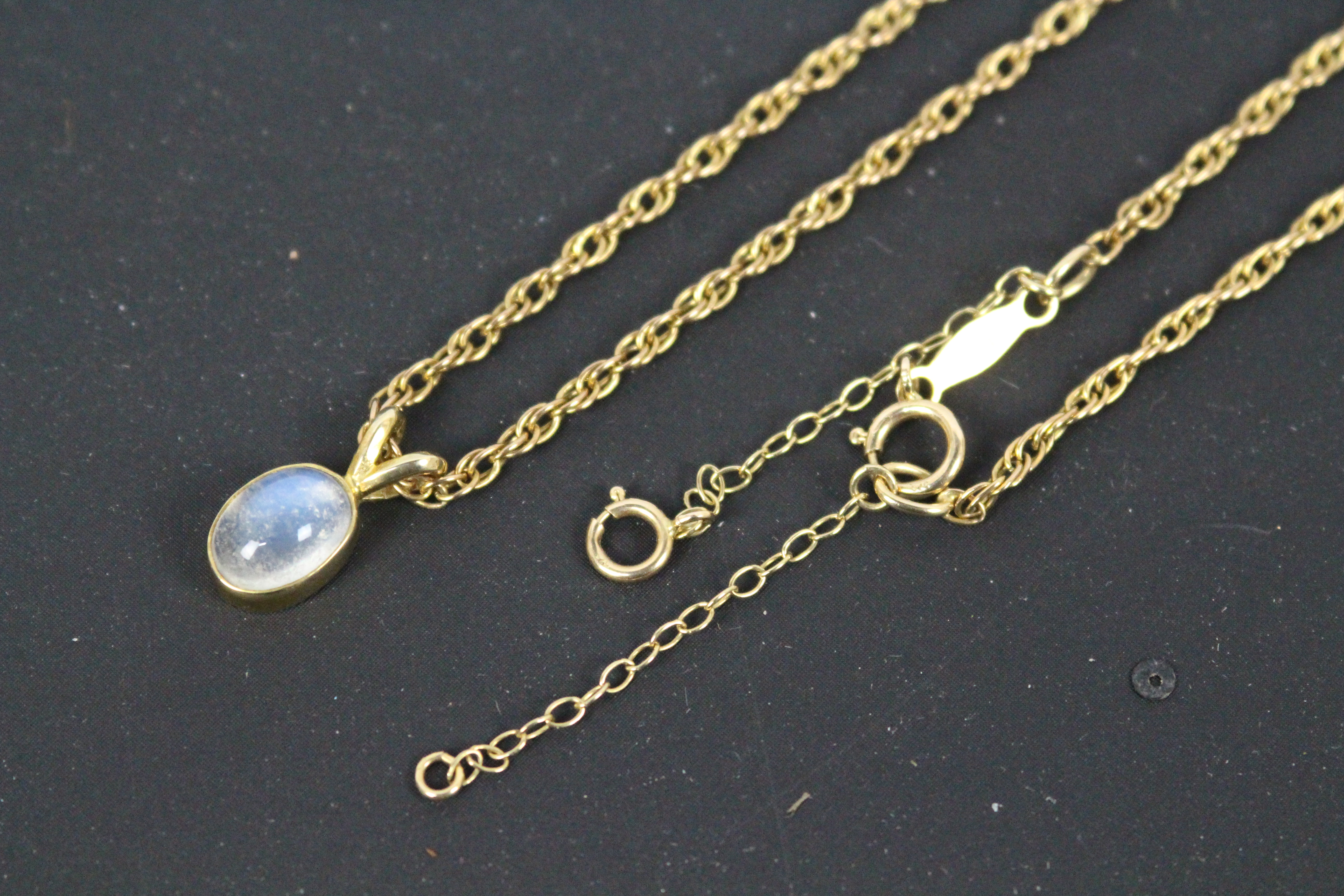 A 9ct yellow gold and cabochon moonstone pendant on 9ct gold Prince Of Wales chain (54 cm length), - Image 2 of 4