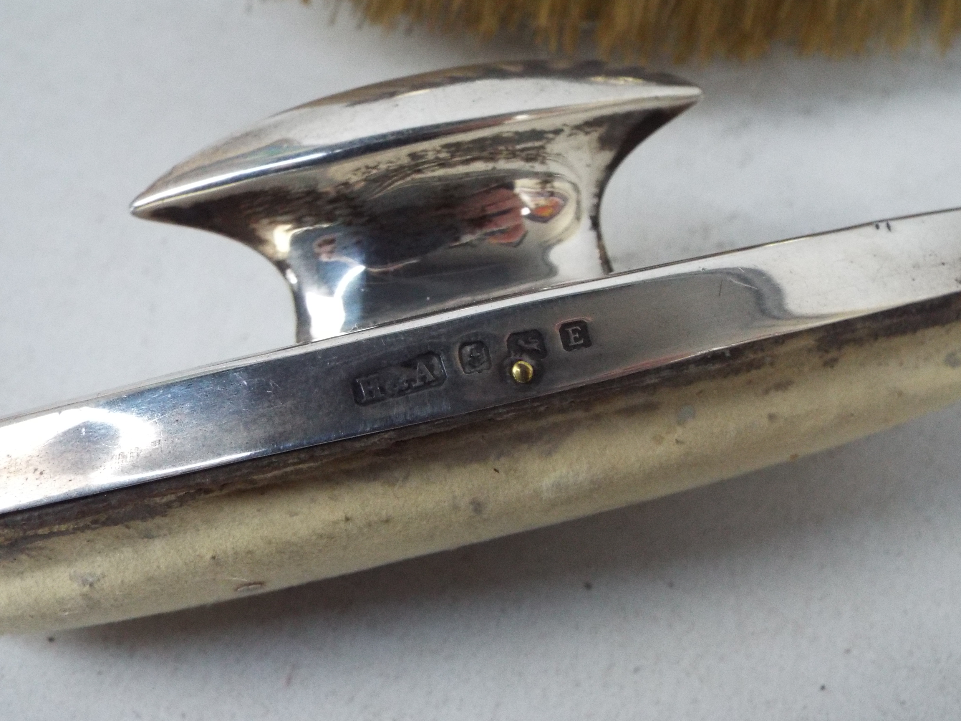 A collection of silver mounted dressing table items, - Image 8 of 8