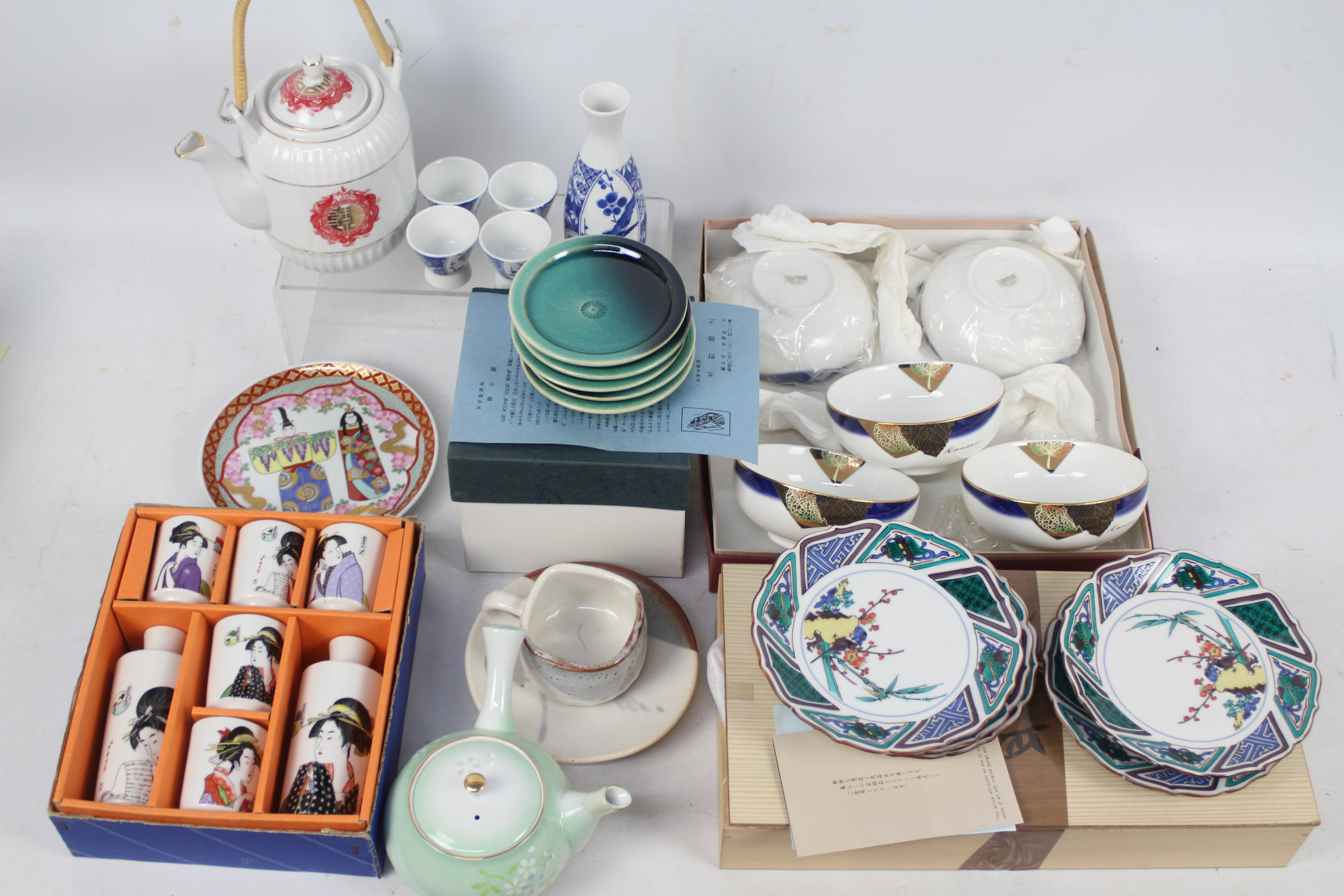 A collection of Oriental ceramics, part boxed.