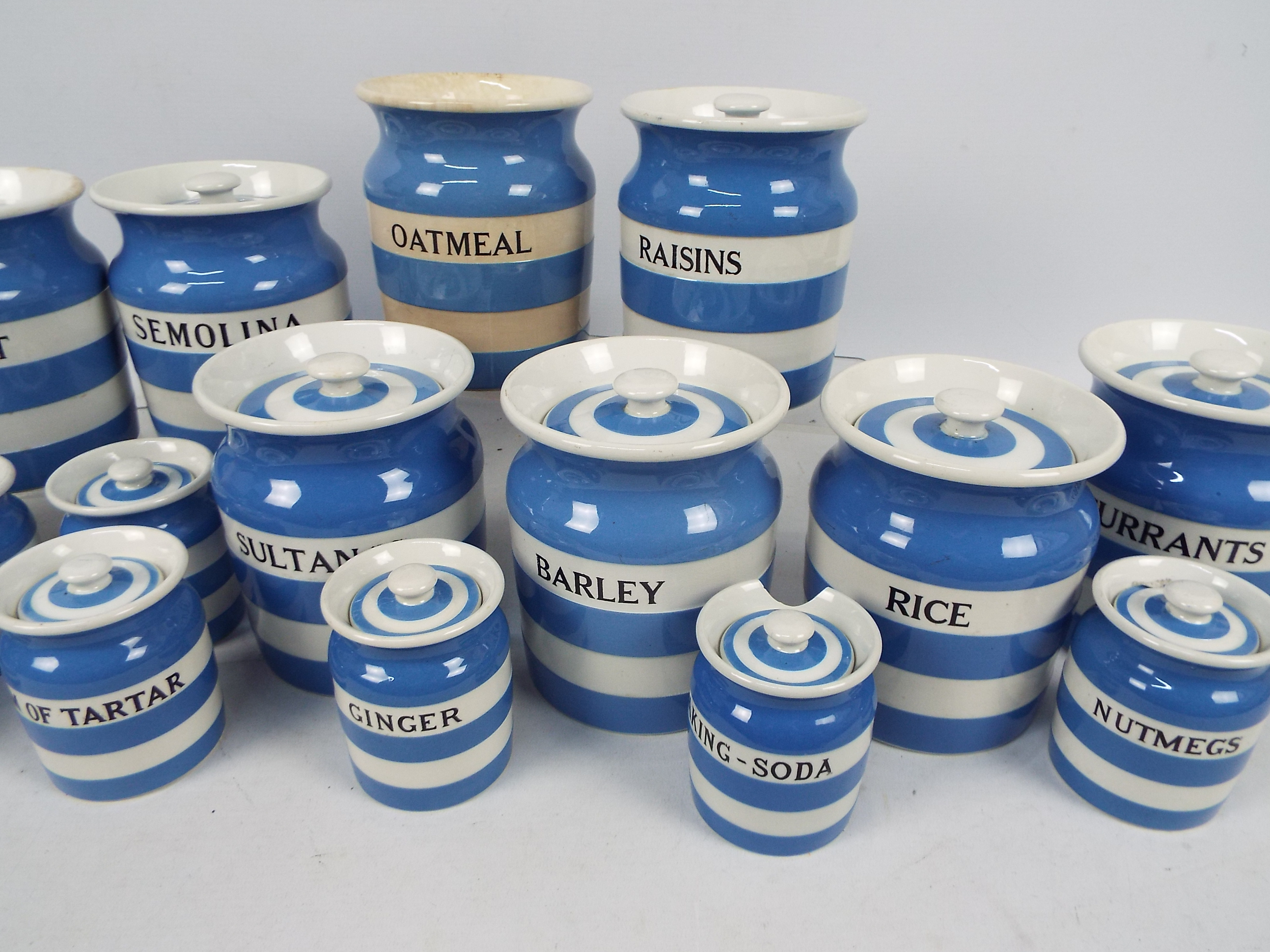 A collection of T G Green Cornish Ware kitchen storage jars, nine 14. - Image 3 of 5