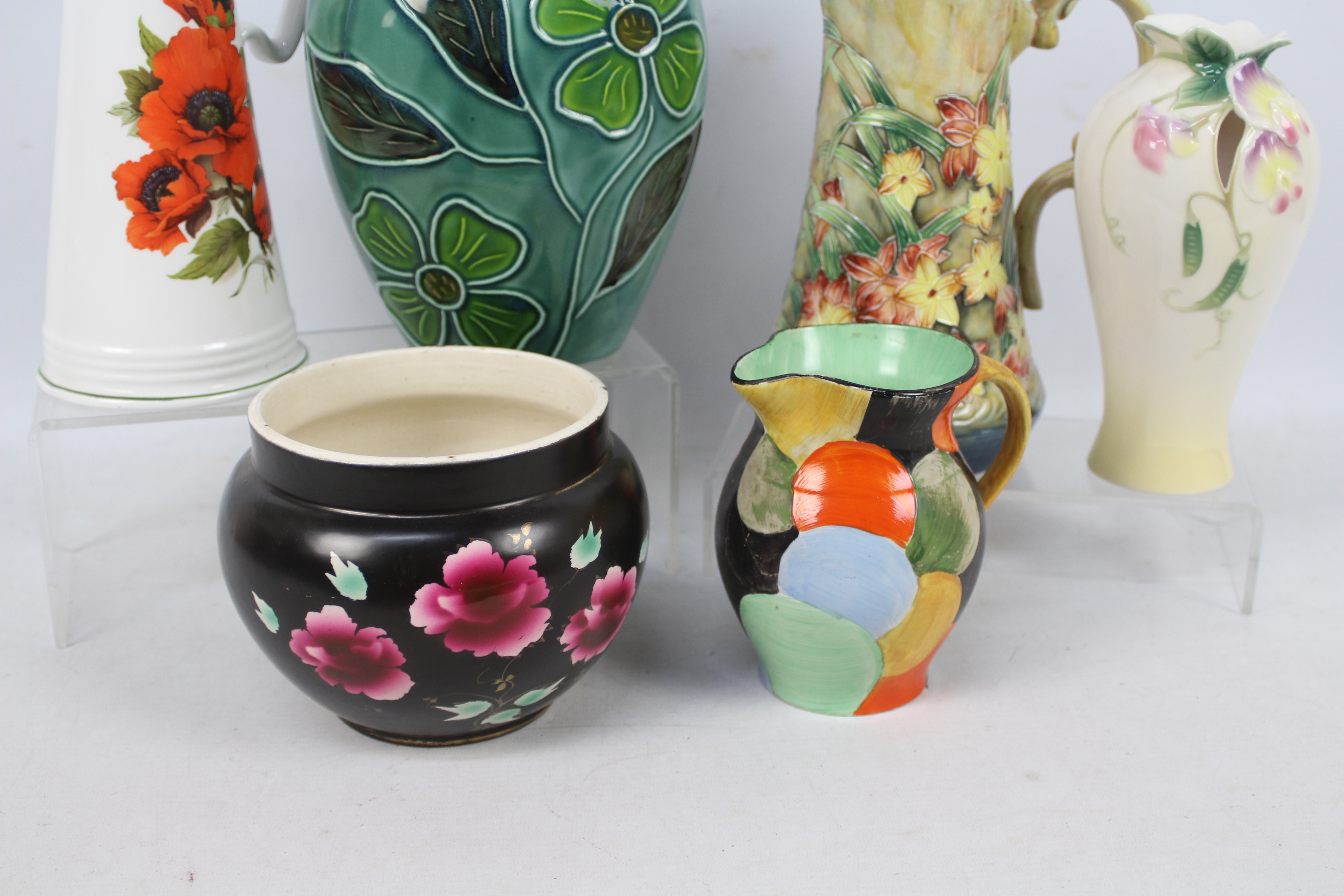 A mixed group of ceramics to include a Franz Sweet Pea pattern vase, Old Tupton Ware jug, - Image 2 of 6