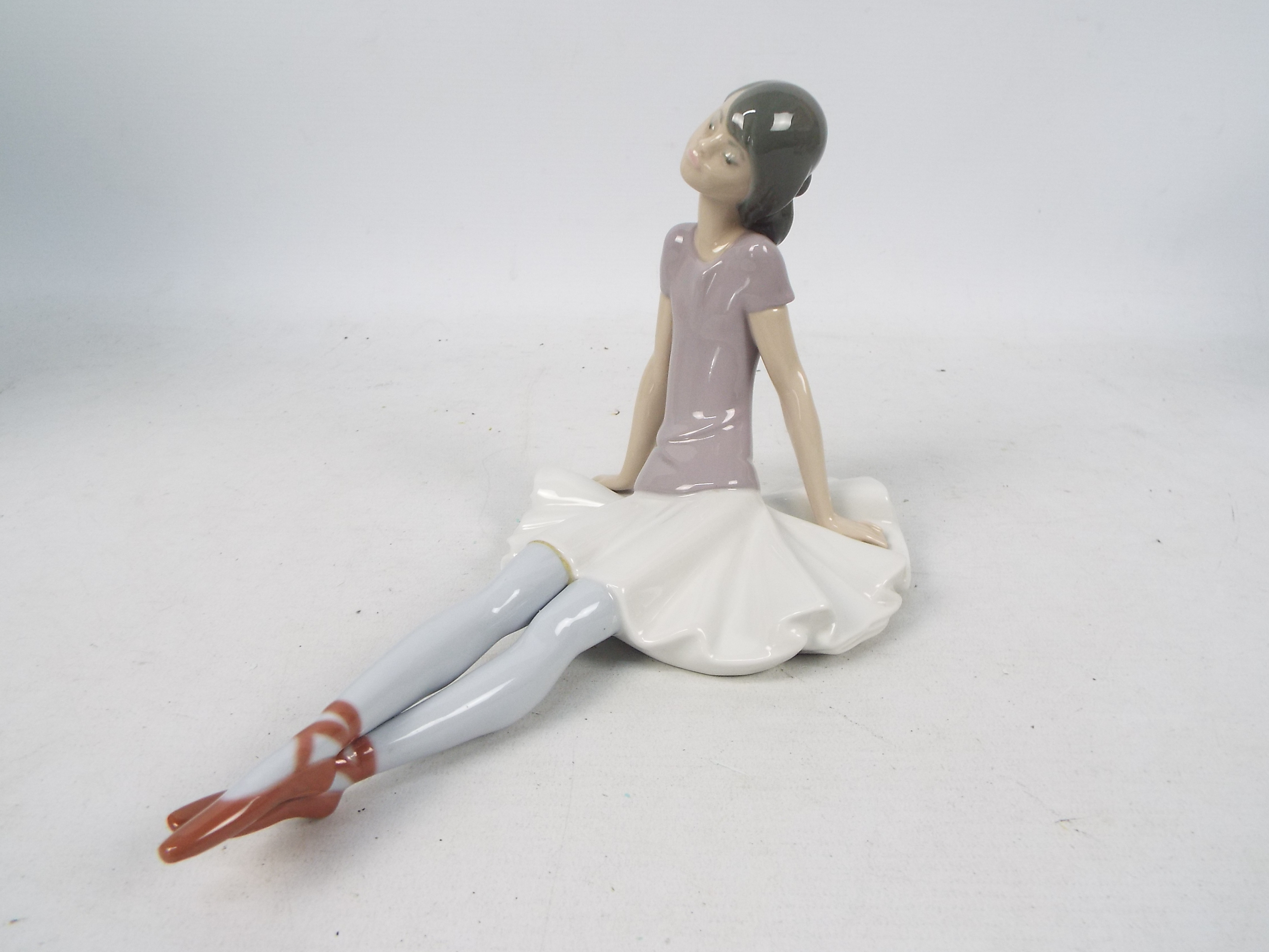 Lladro - Two boxed ballerina figures comprising # 1356 and # 1357, largest approximately 16 cm (h). - Image 2 of 5