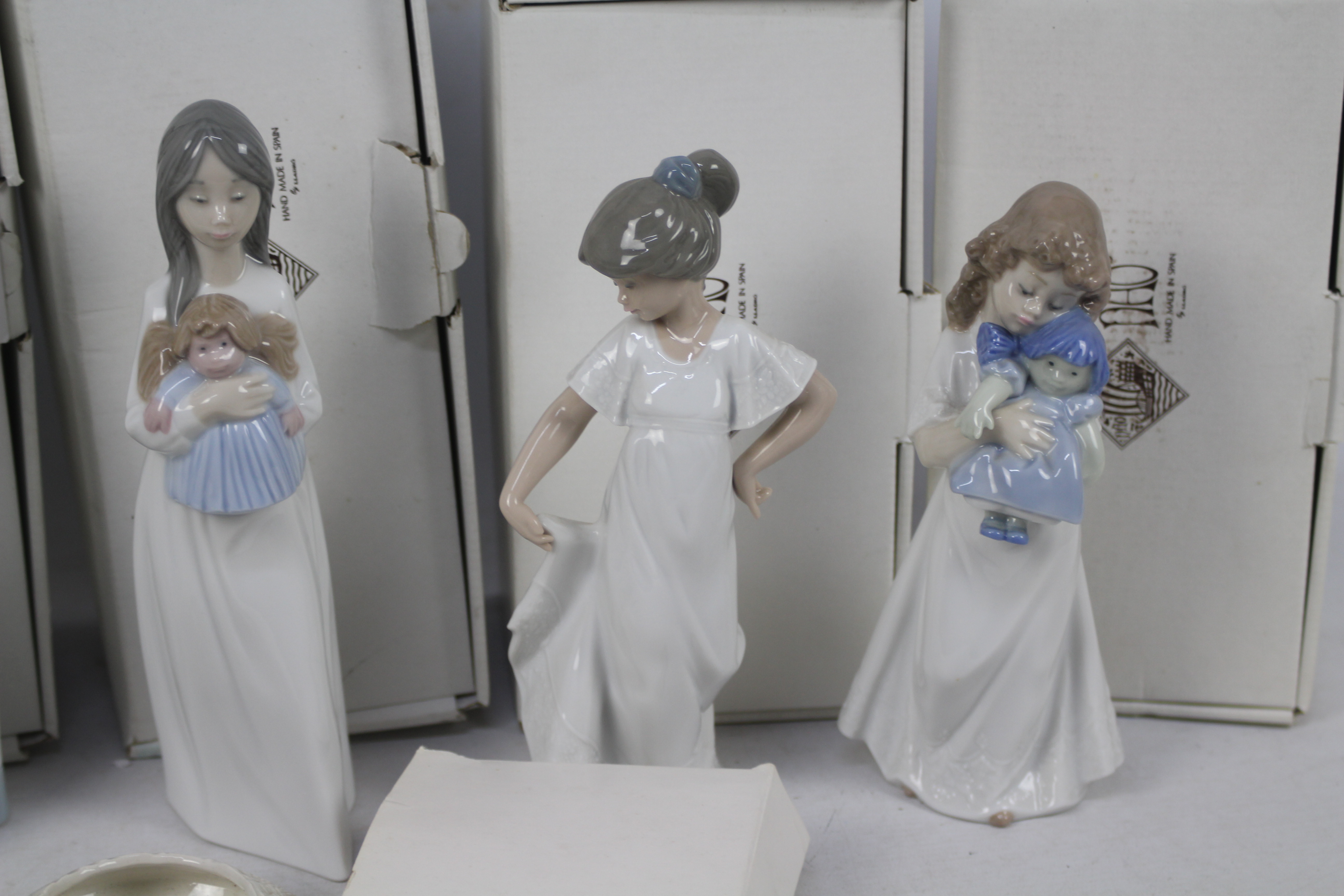 Four boxed Nao figures of children, an Aynsley vase (also boxed) and similar, - Image 2 of 5