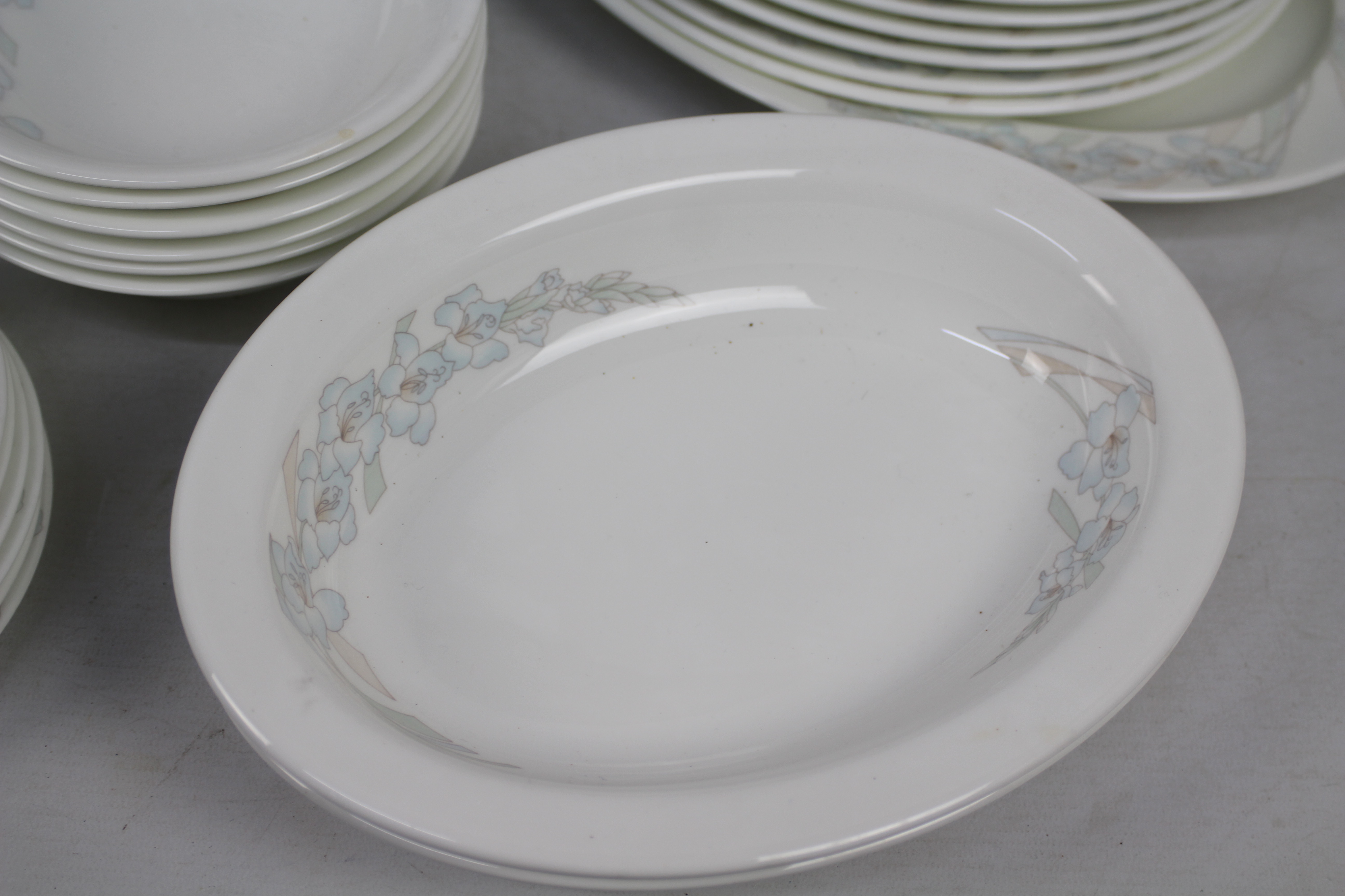 A quantity of Wedgwood dinner and tea wares in the Ice Flower pattern, approximately 50 pieces. - Image 3 of 4