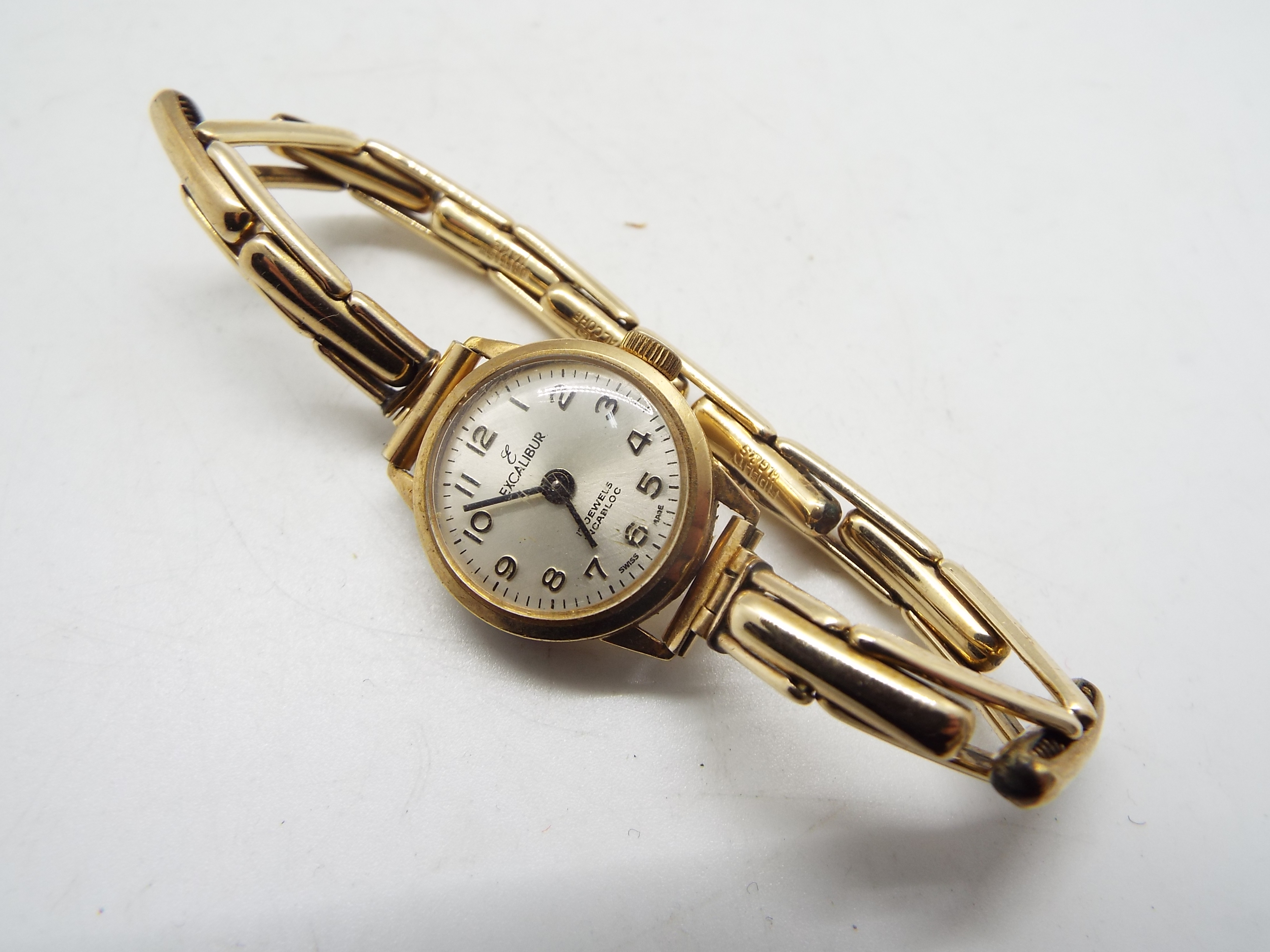 A lady's 9ct gold cased wrist watch on expanding bracelet marked 9ct Gold Metal Core, - Image 2 of 4