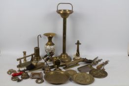 A box of mixed brassware.