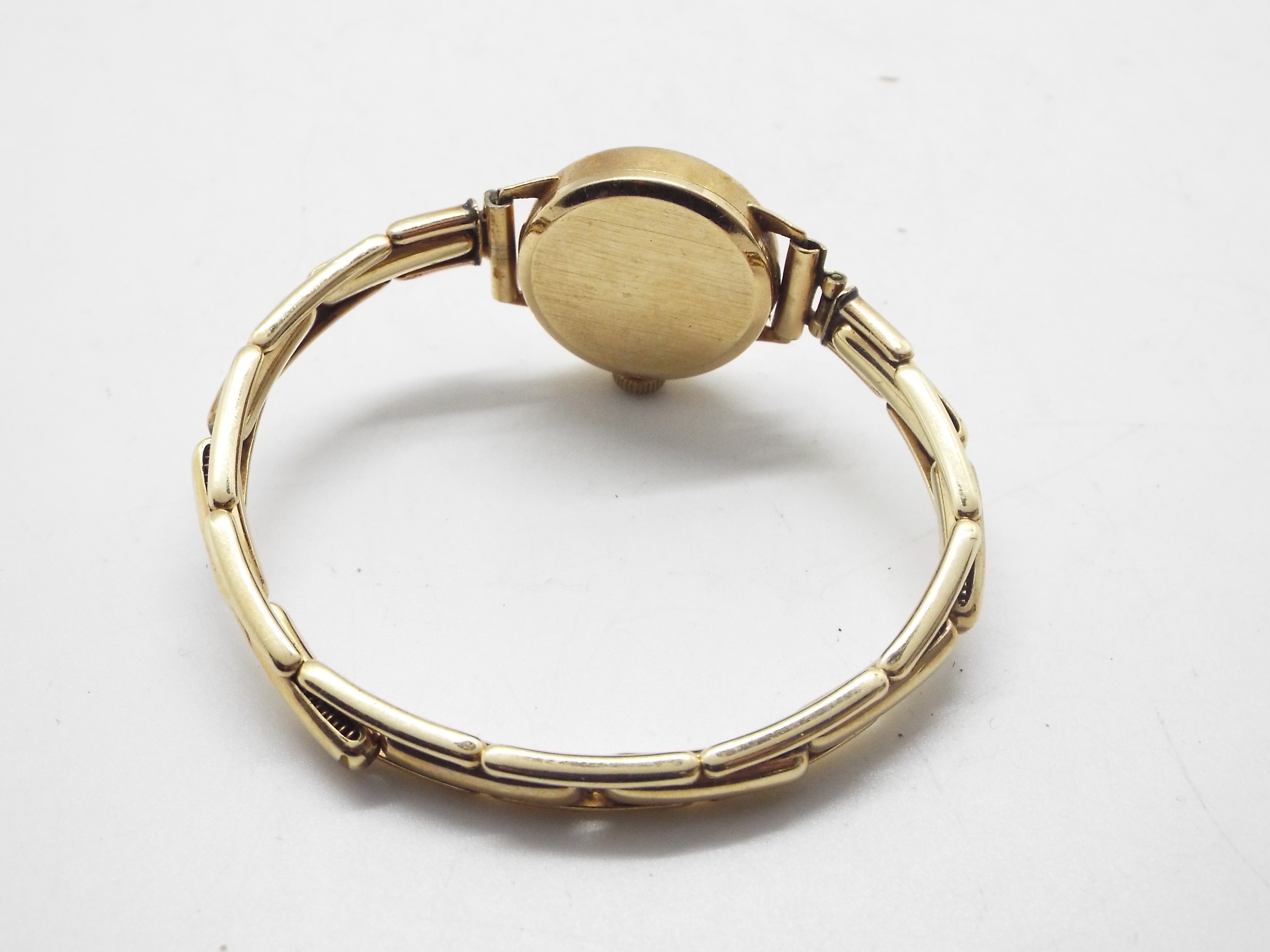 A lady's 9ct gold cased wrist watch on expanding bracelet marked 9ct Gold Metal Core, - Image 4 of 4