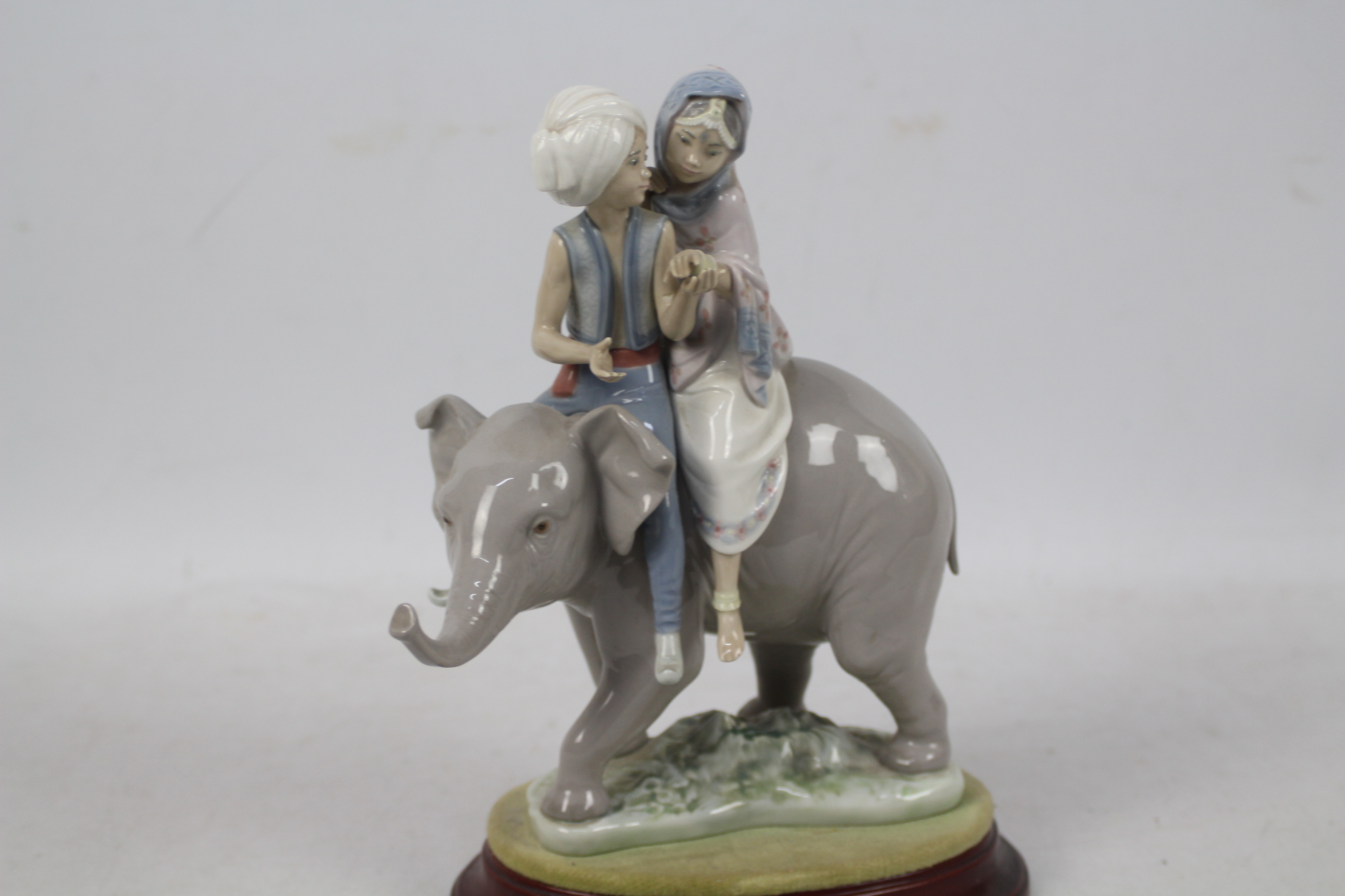 A Lladro figure group # 5352 Hindu Children, approximately 23 cm (h), with wooden display base. - Image 2 of 4