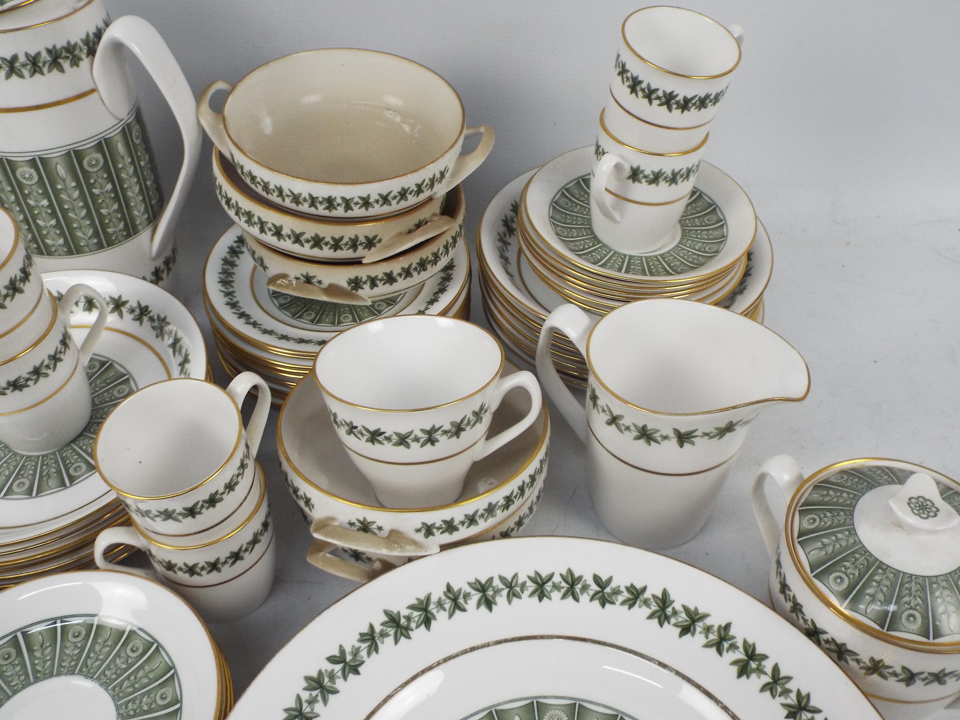 A quantity of Spode Provence pattern dinner and tea wares, approximately 100 pieces. - Image 5 of 7