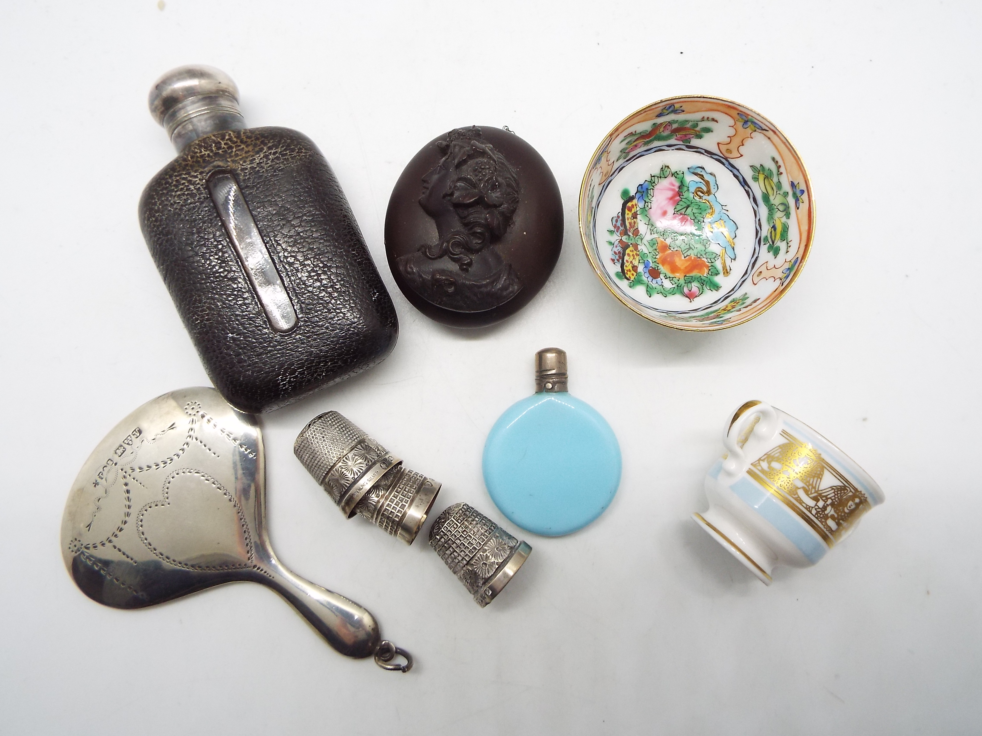 A small lot of mixed collectables to include silver thimbles,