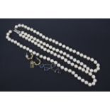 A pearl bead necklace,