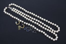 A pearl bead necklace,