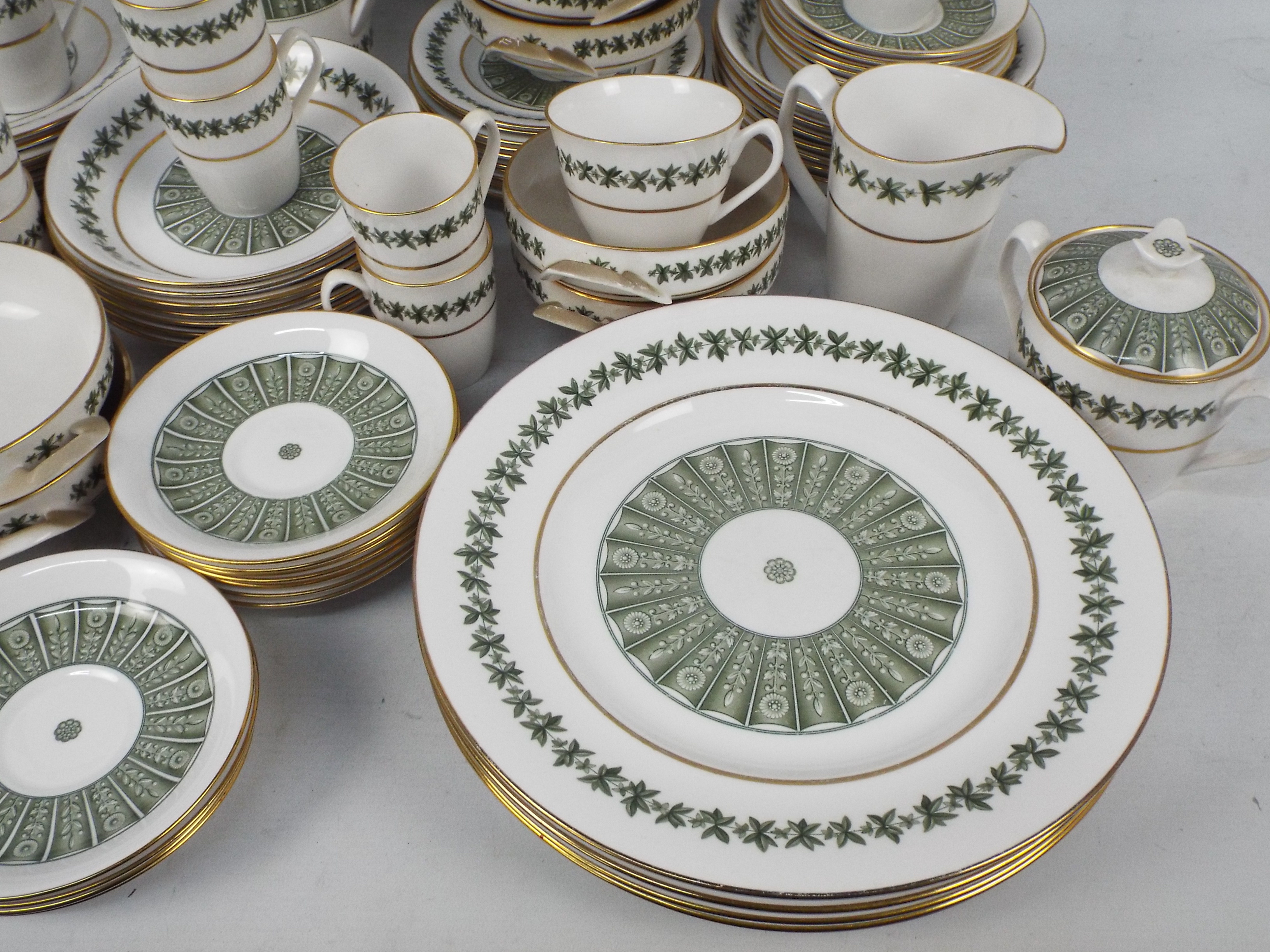 A quantity of Spode Provence pattern dinner and tea wares, approximately 100 pieces. - Image 3 of 7