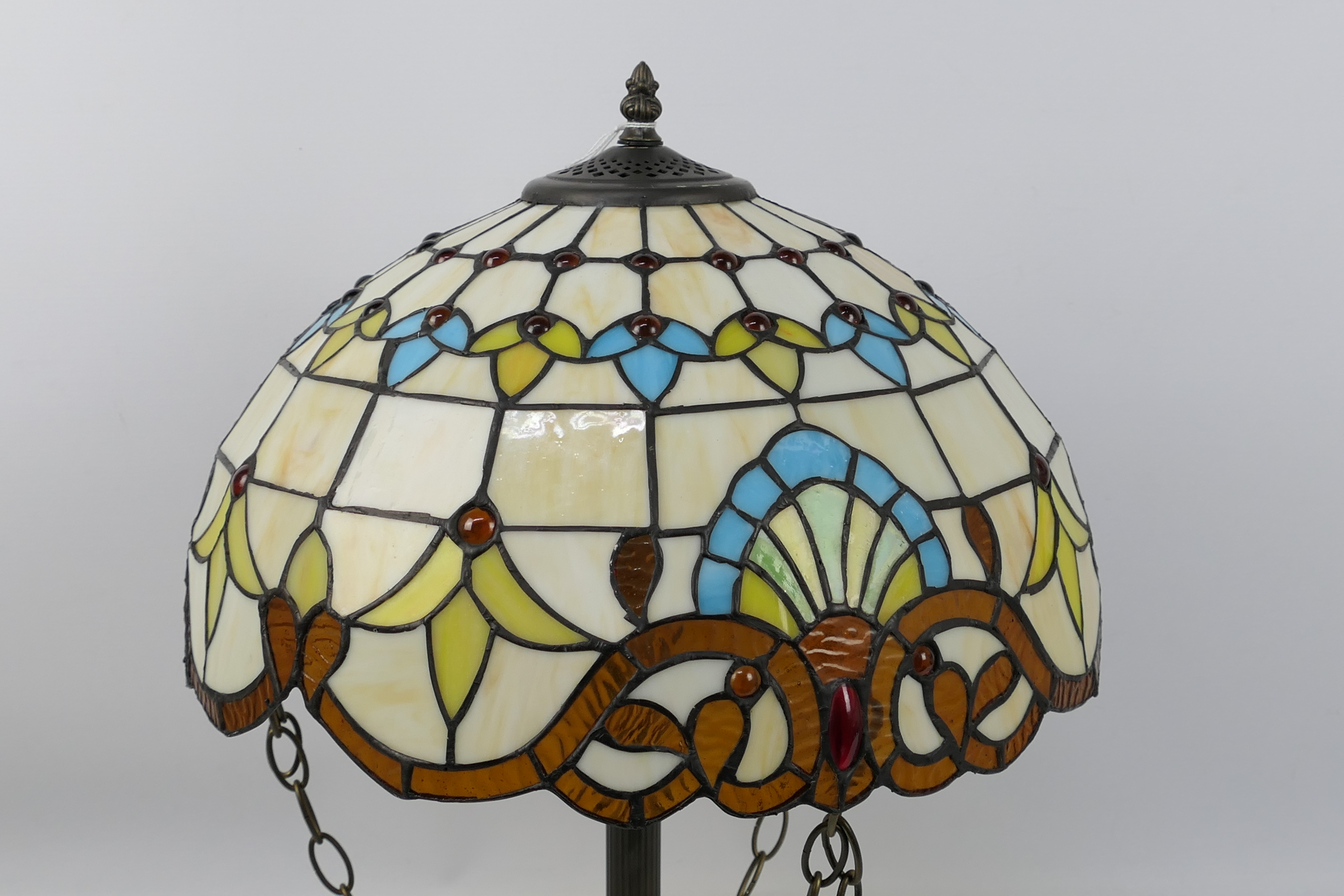 A good quality decorative Tiffany style ceiling light, approximately 52 cm (l). - Image 2 of 4