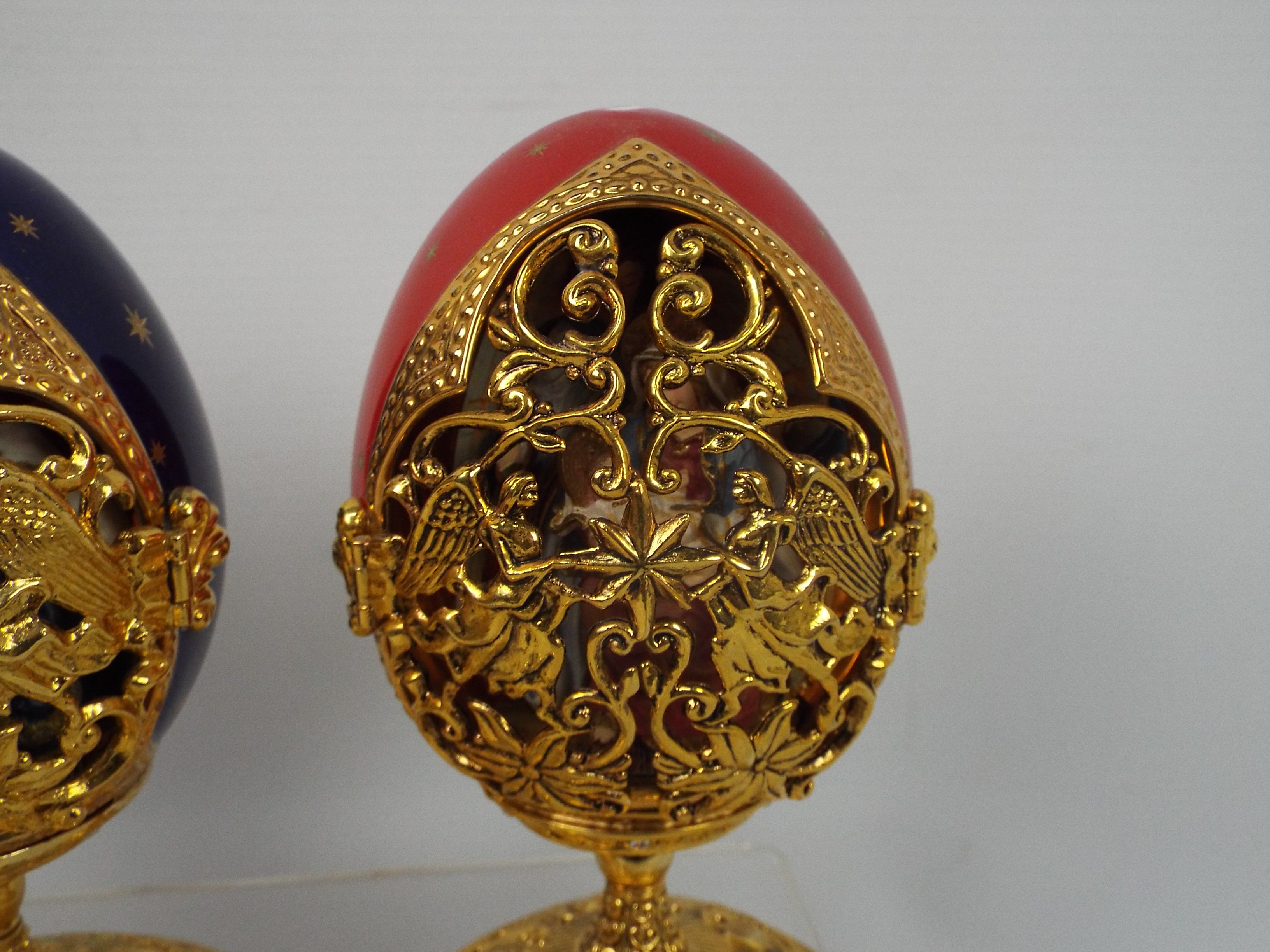 Franklin Mint - Three Franklin Mint House Of Faberge limited edition eggs comprising A King Is Born, - Image 3 of 6