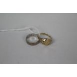 Lot to include a 9ct white gold band ring, size J+½, approximately 1.