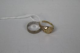 Lot to include a 9ct white gold band ring, size J+½, approximately 1.