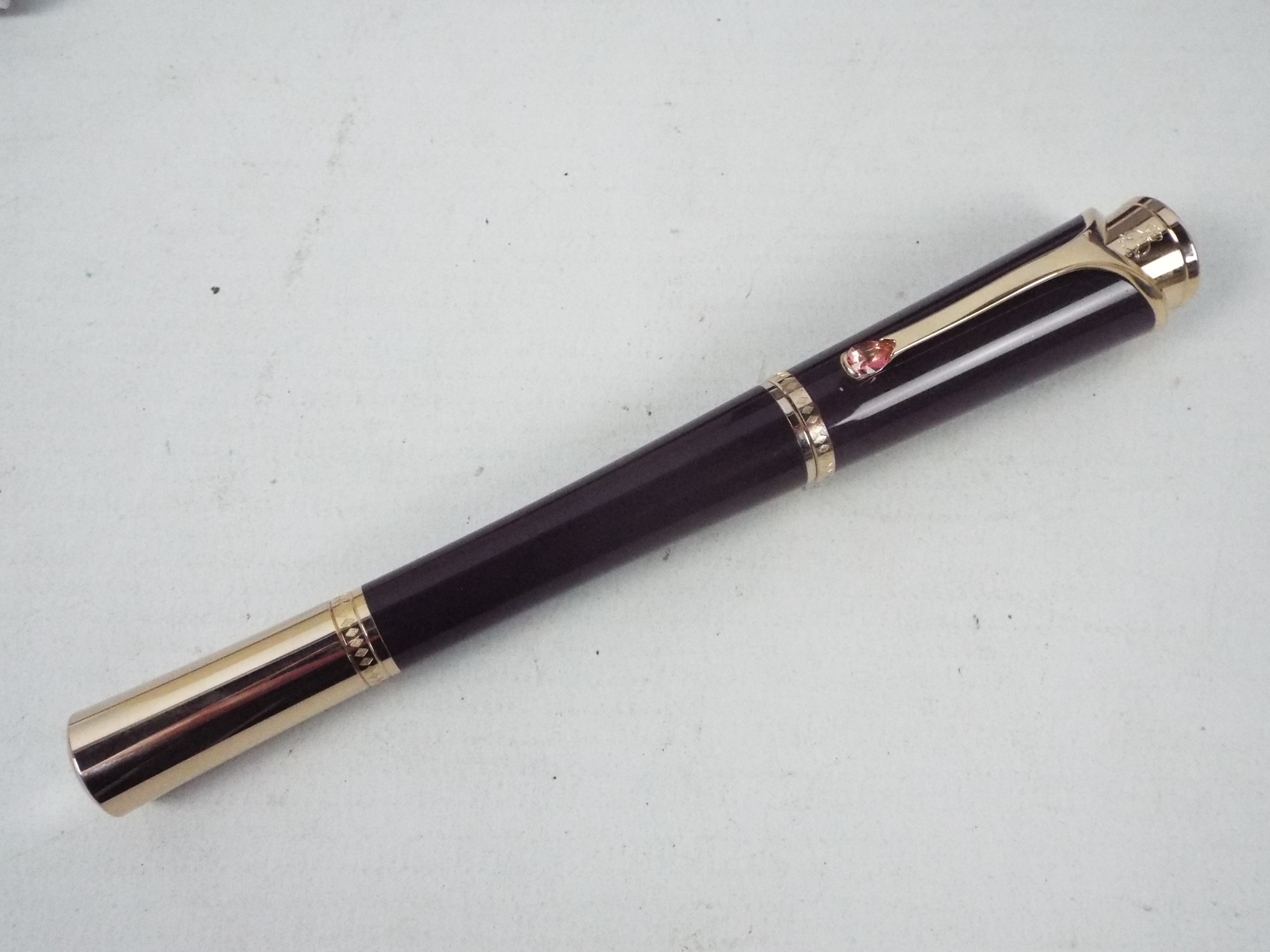 Montblanc - A special edition Princesse Grace De Monaco Collection rollerball pen with gold plated - Image 2 of 5
