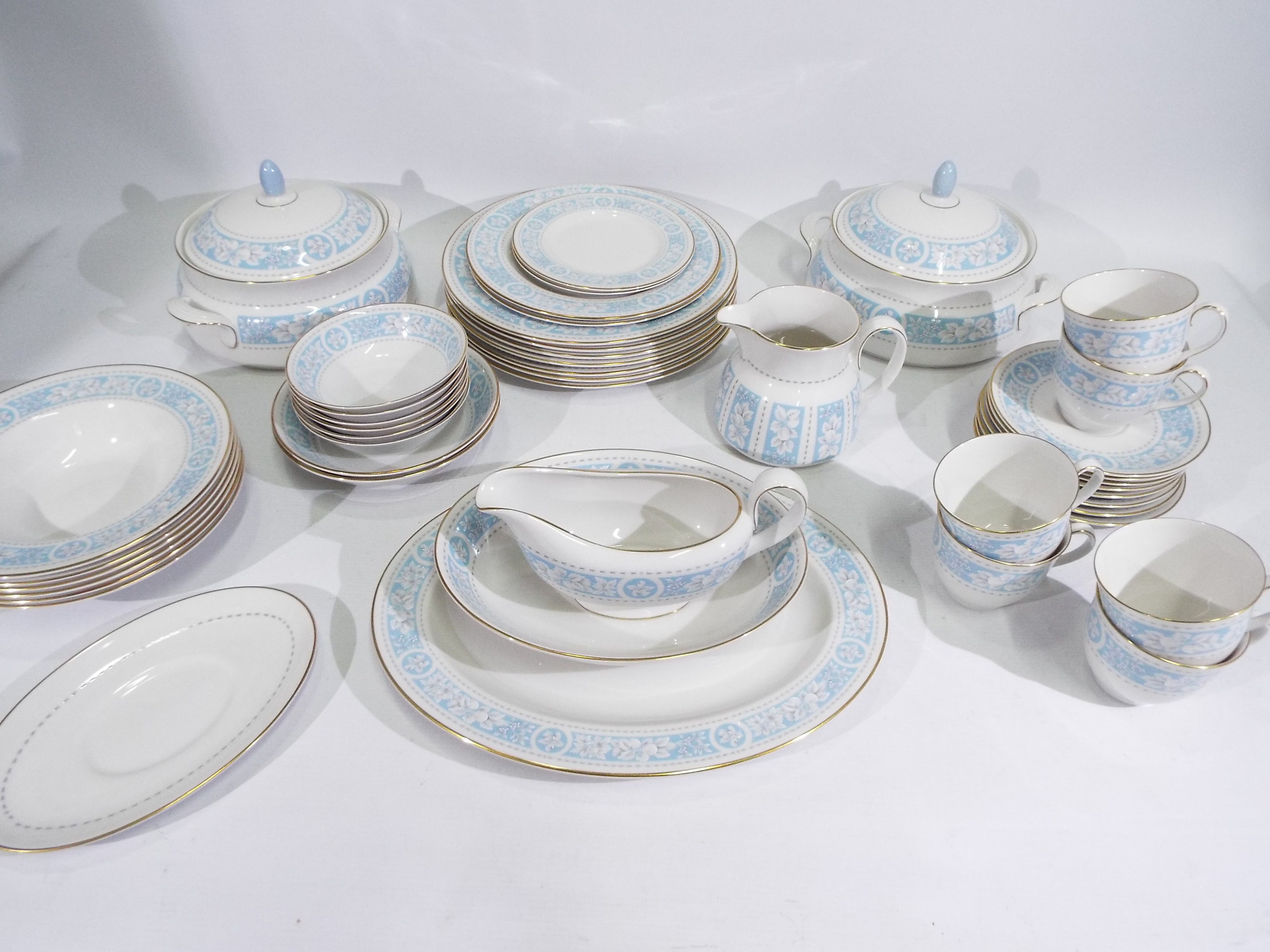 A quantity of Royal Doulton dinner and tea wares in the Hampton Court pattern, - Image 3 of 9