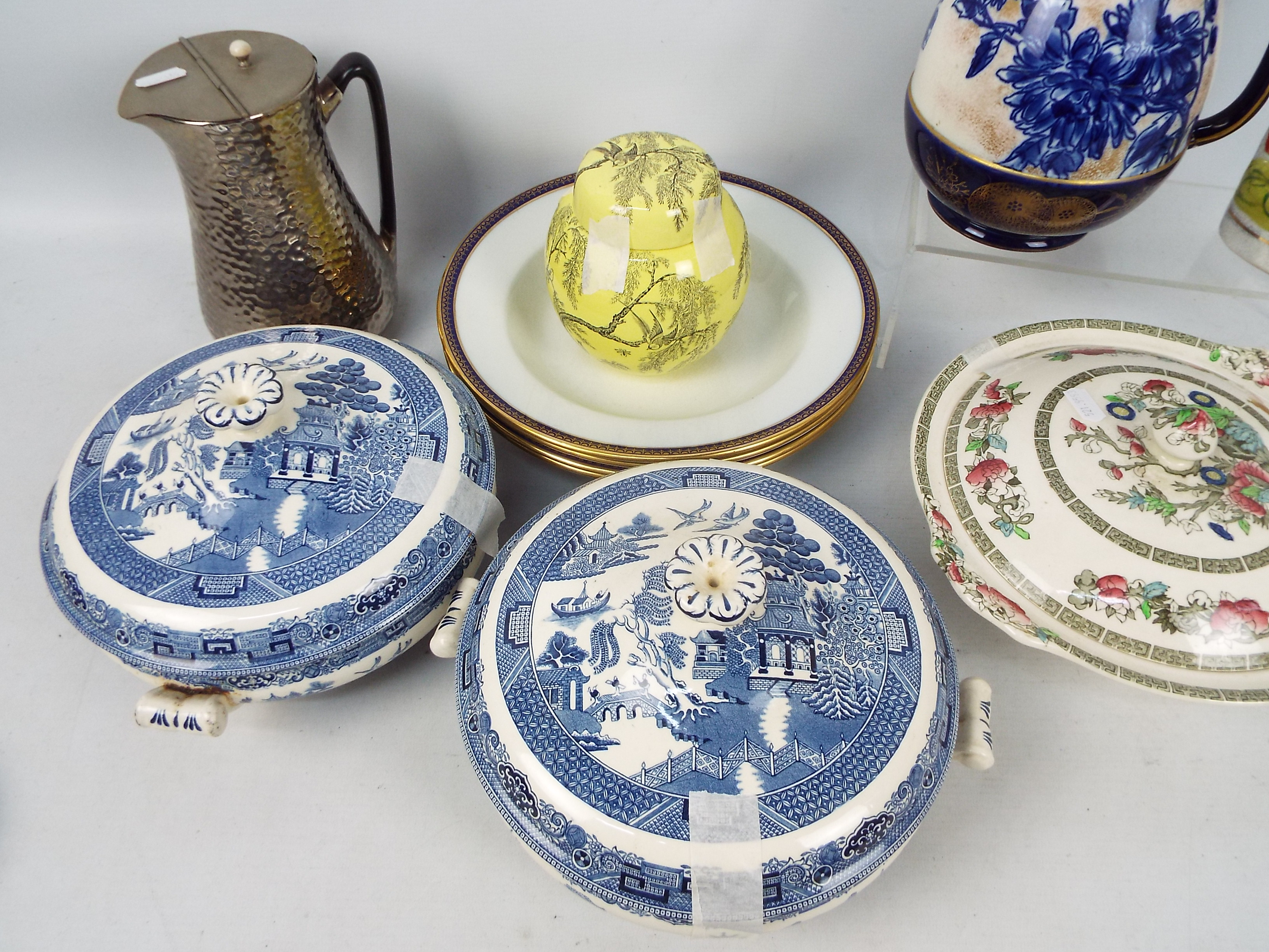 Ceramics to include Wedgwood Willow pattern tureens, Copeland Late Spode dishes, - Image 3 of 7