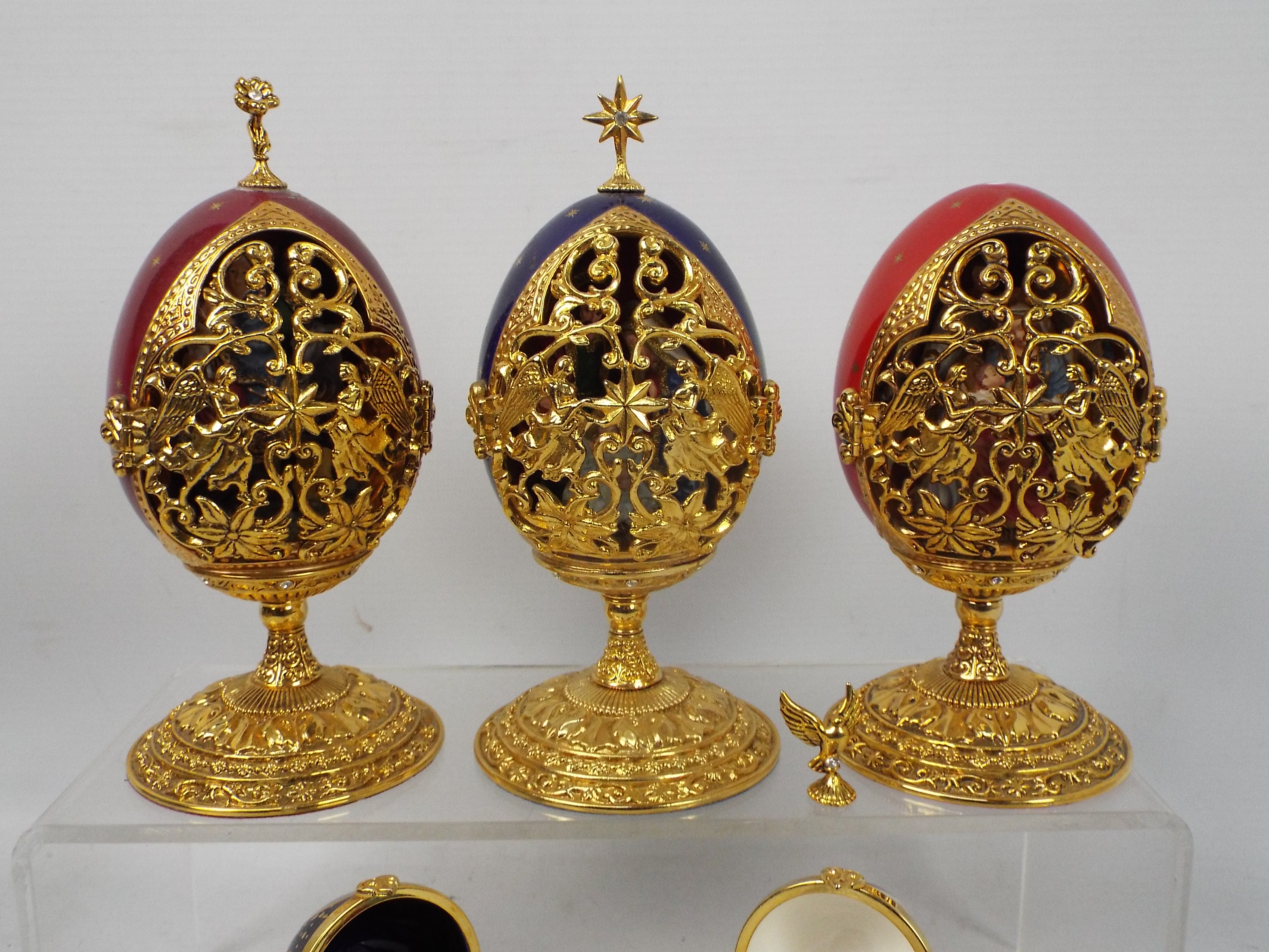 Franklin Mint - Three Franklin Mint House Of Faberge limited edition eggs comprising A King Is Born, - Image 2 of 6