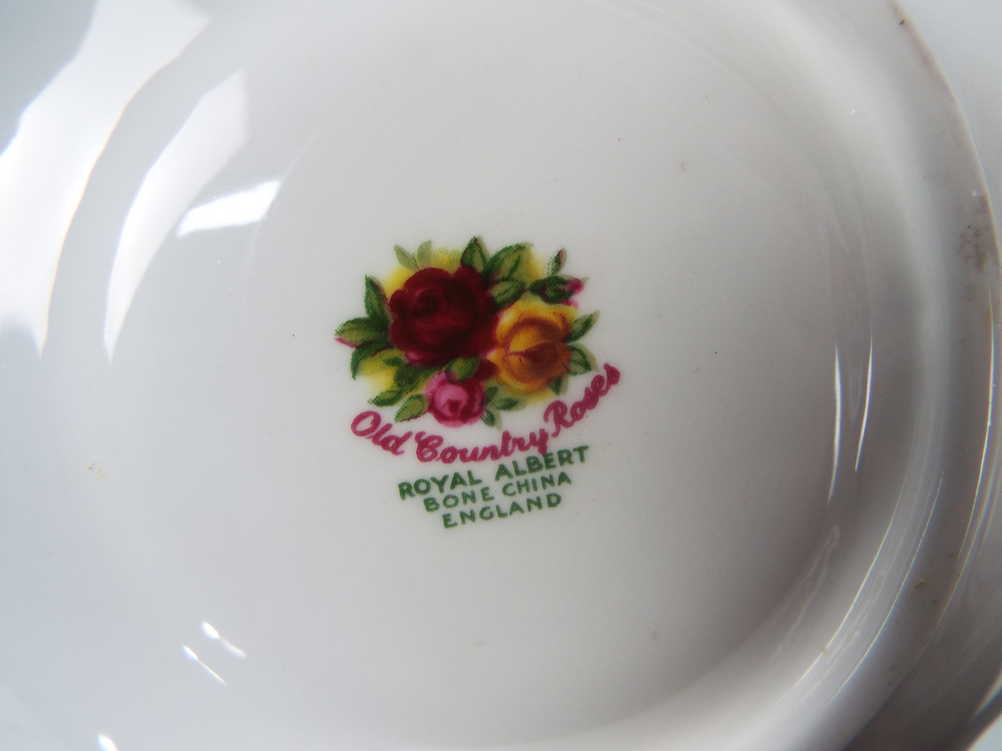 Royal Albert - A collection of Old Country Roses pattern dinner and tea wares to include 10" dinner - Image 3 of 3