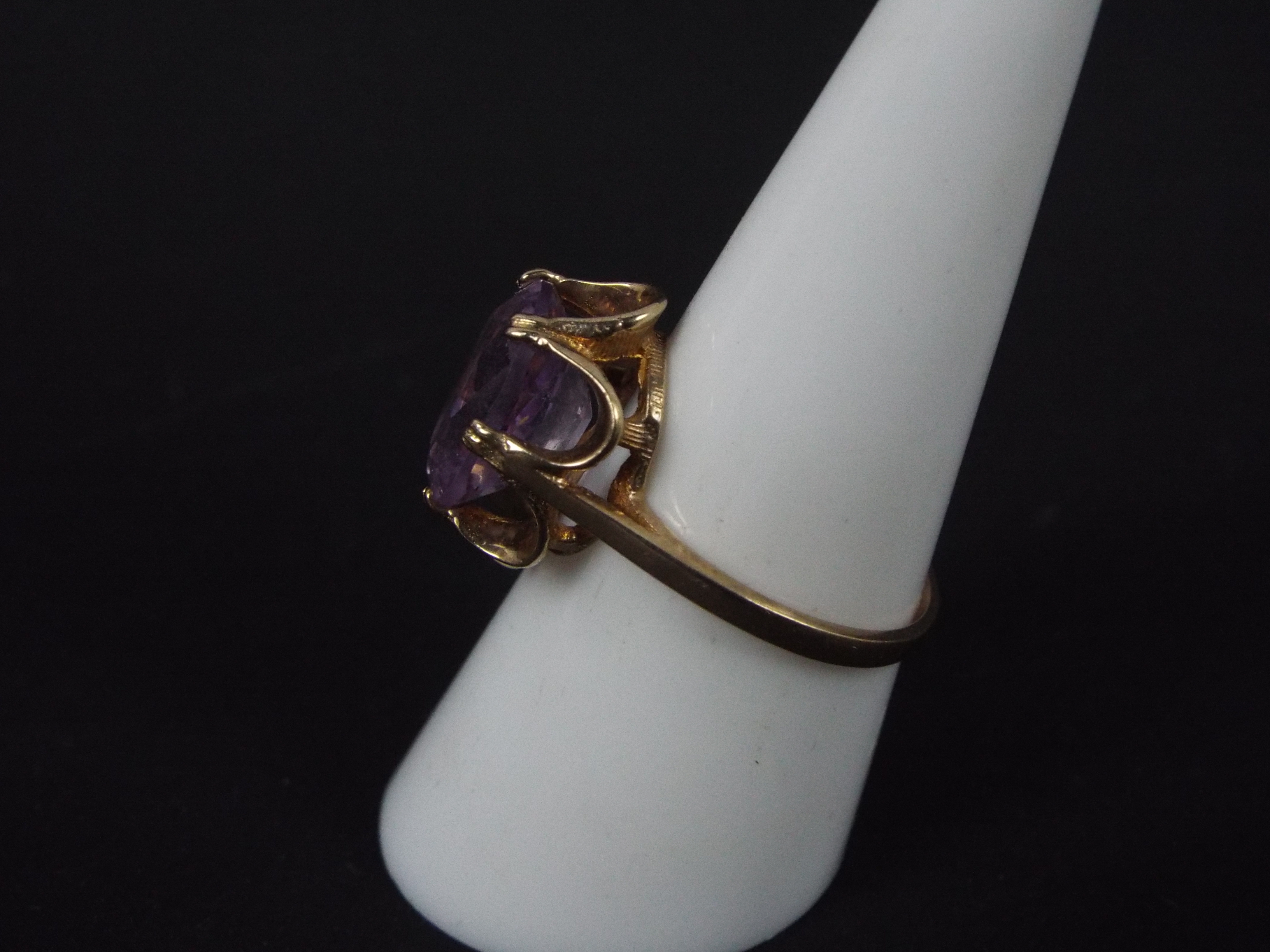 A 9ct yellow gold dress ring, size N, approximately 3. - Image 2 of 3