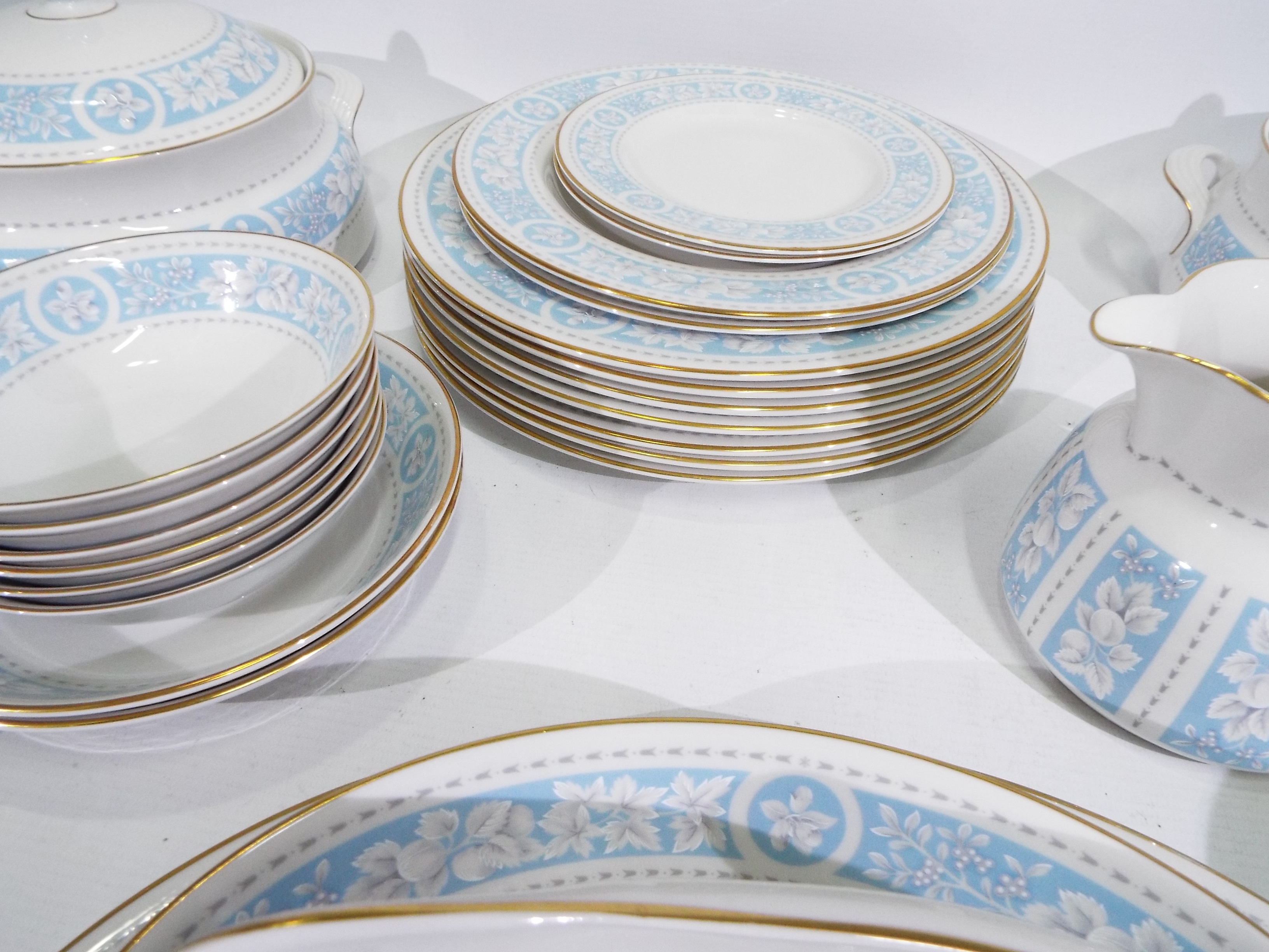 A quantity of Royal Doulton dinner and tea wares in the Hampton Court pattern, - Image 4 of 9