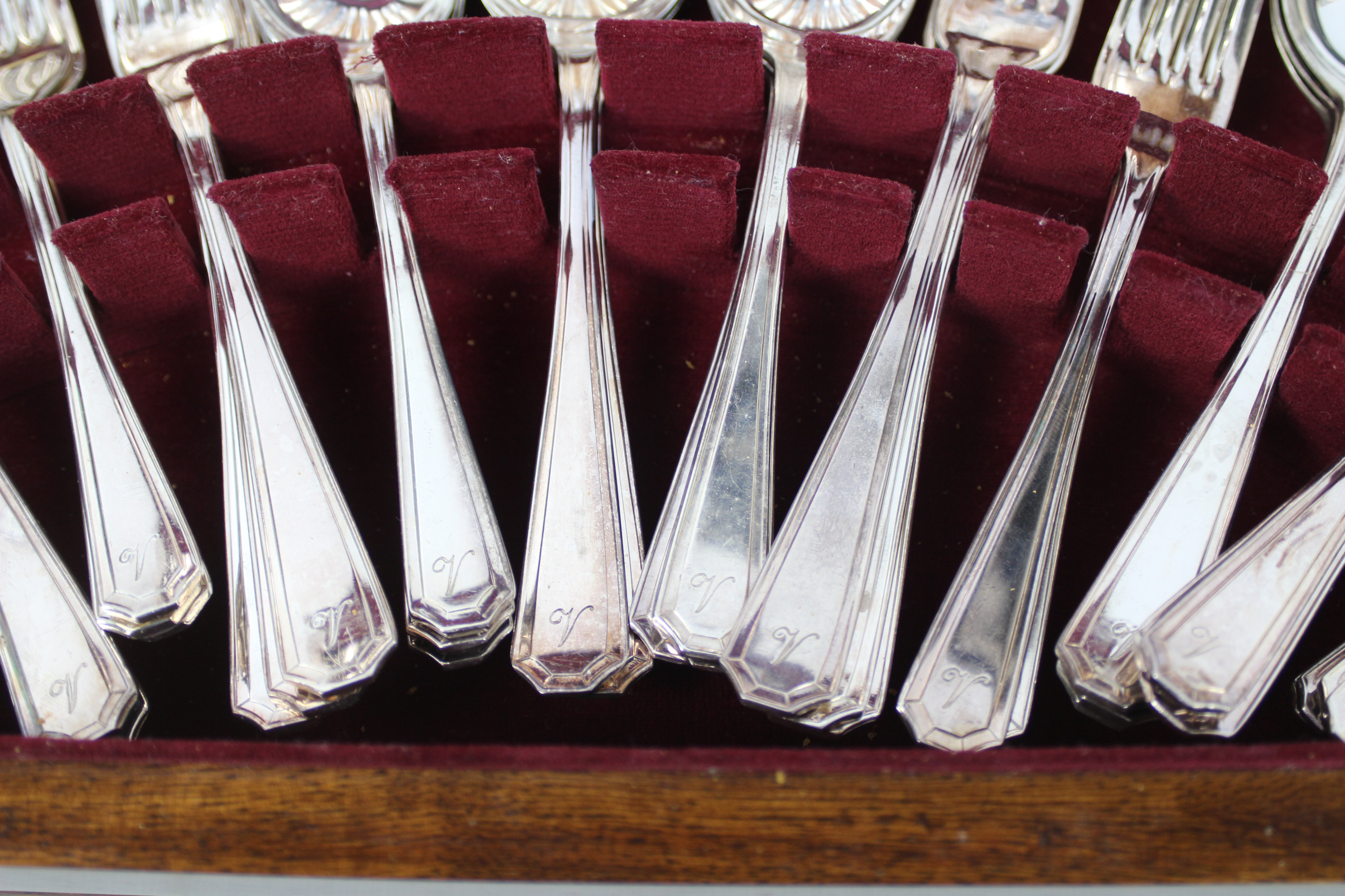 A canteen of silver plated cutlery. - Image 5 of 7