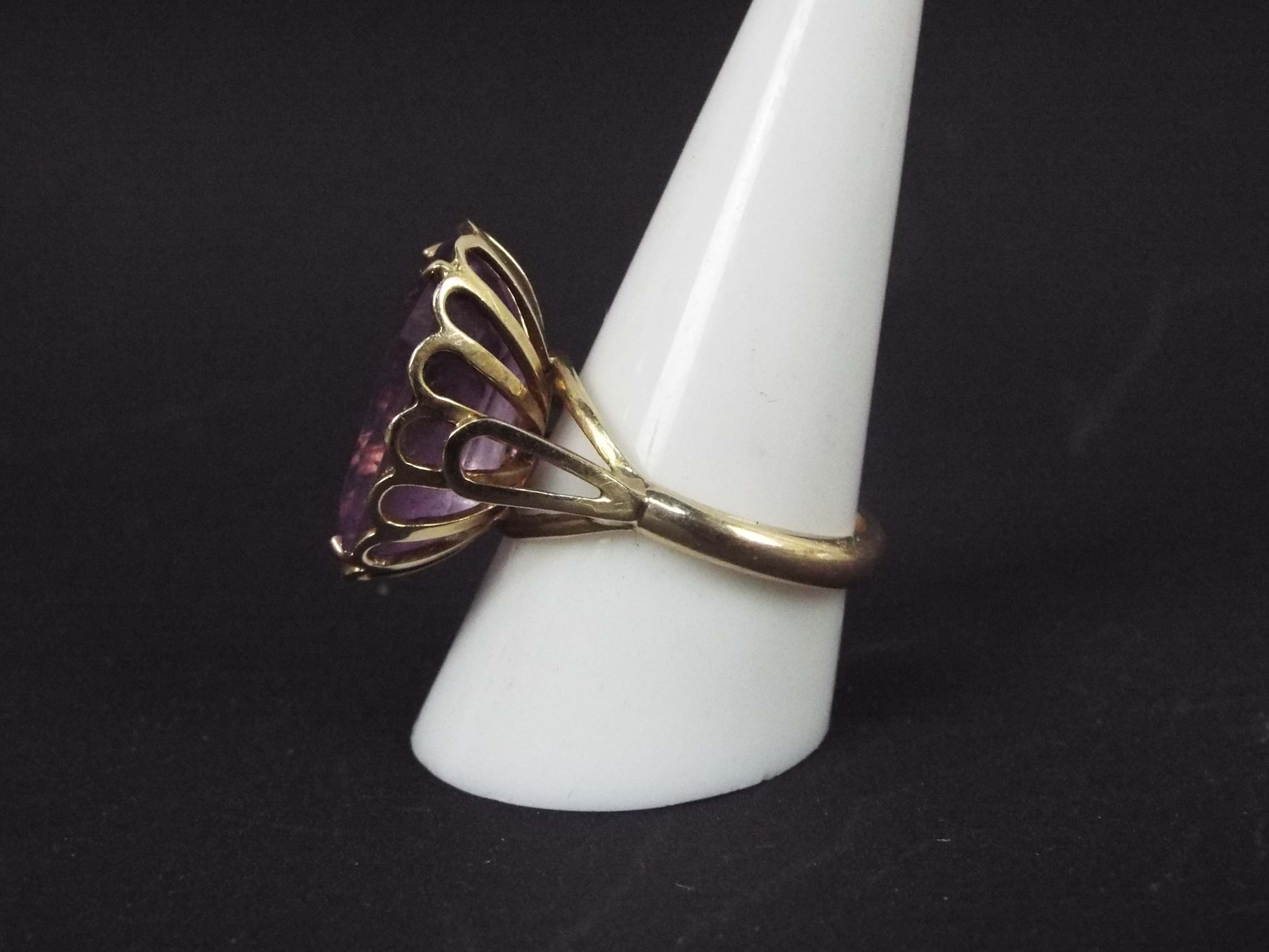 A 9ct yellow gold dress ring, size S+½, approximately 8.4 grams all in. - Image 2 of 4