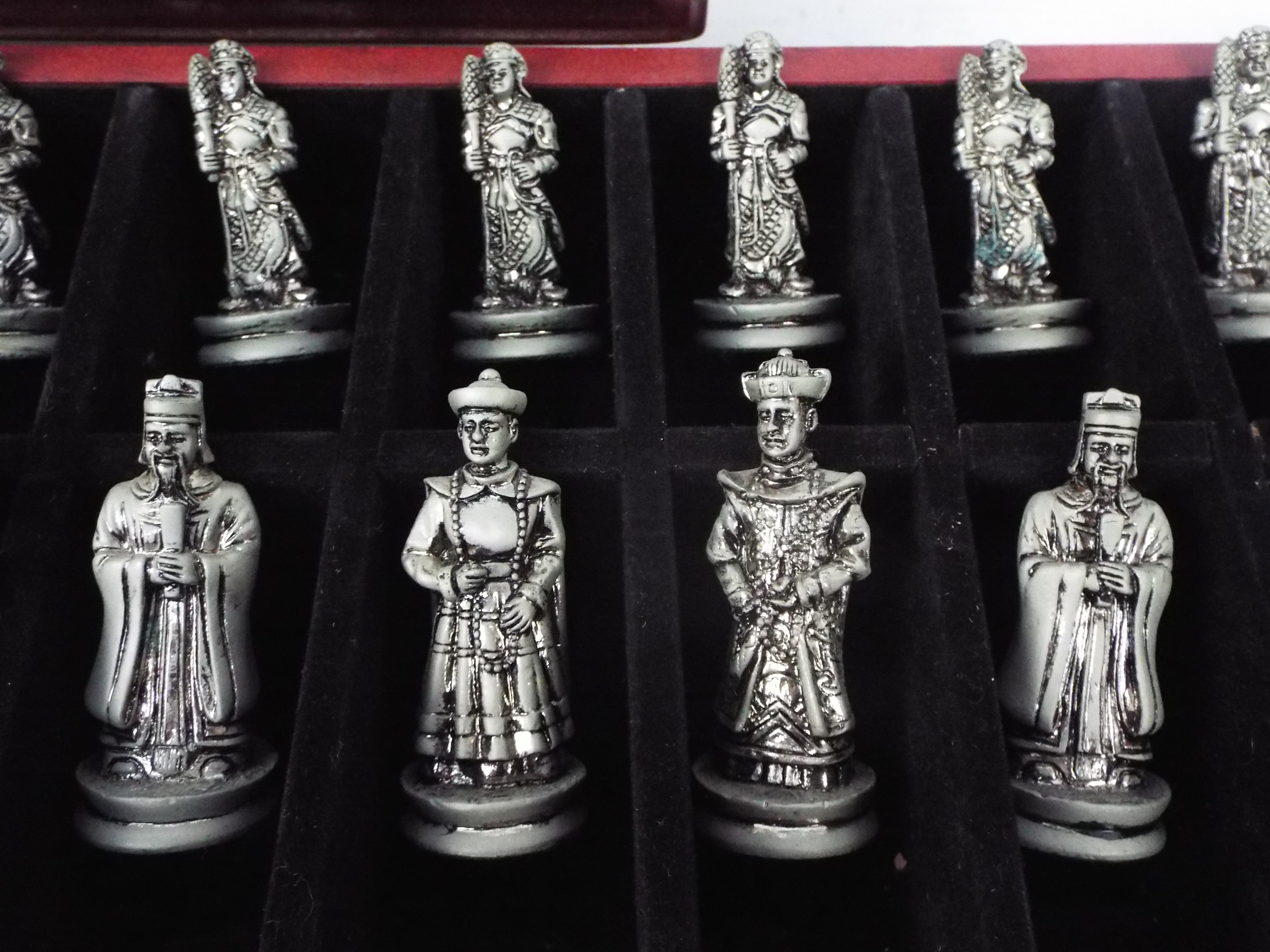 Chess Set - A chess board box with pieces contained in two drawers, king approximately 6 cm (h). - Image 5 of 5