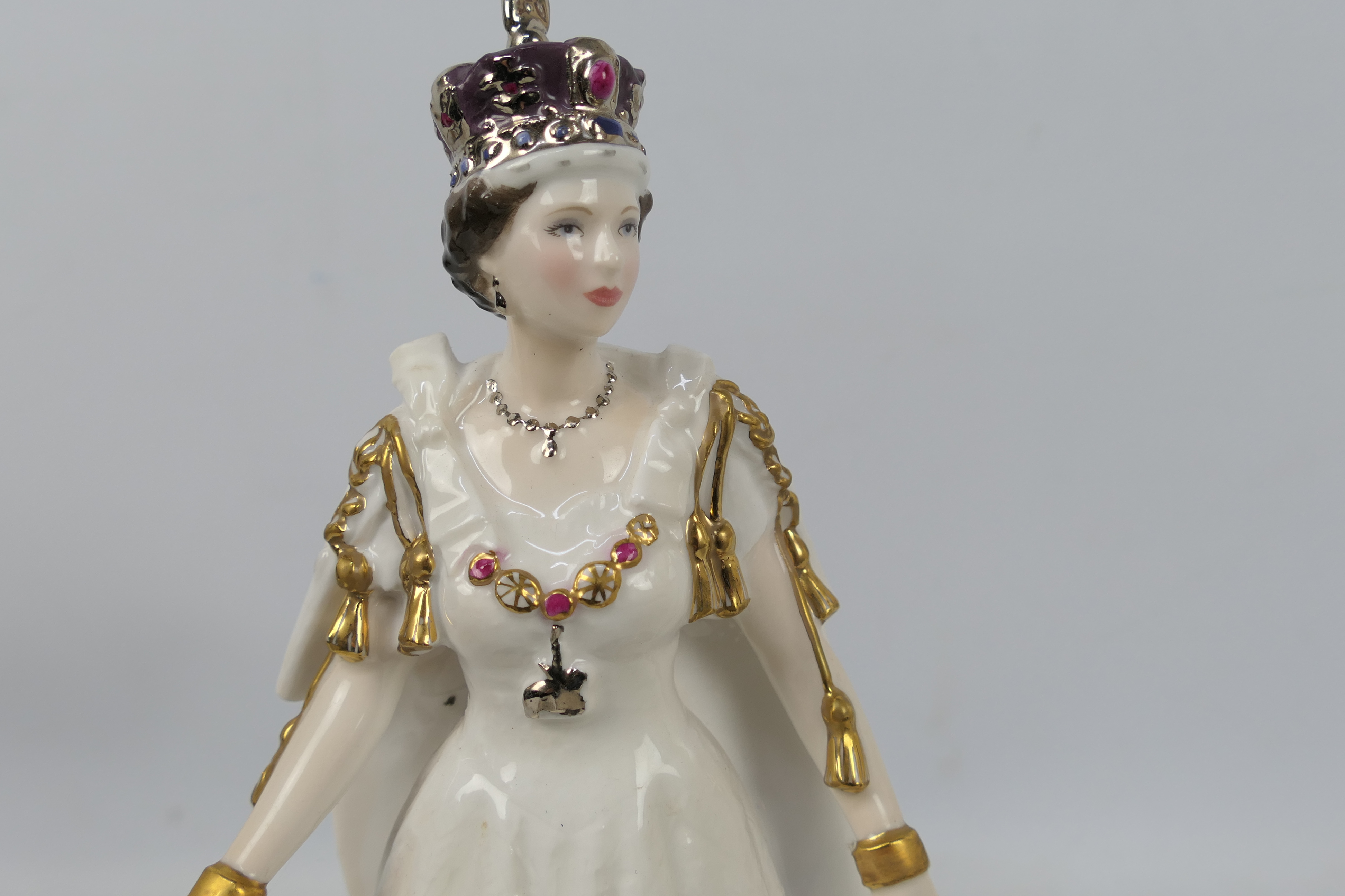 Royal Worcester - A limited edition figure for Compton & Woodhouse depicting Queen Elizabeth II', - Image 3 of 5