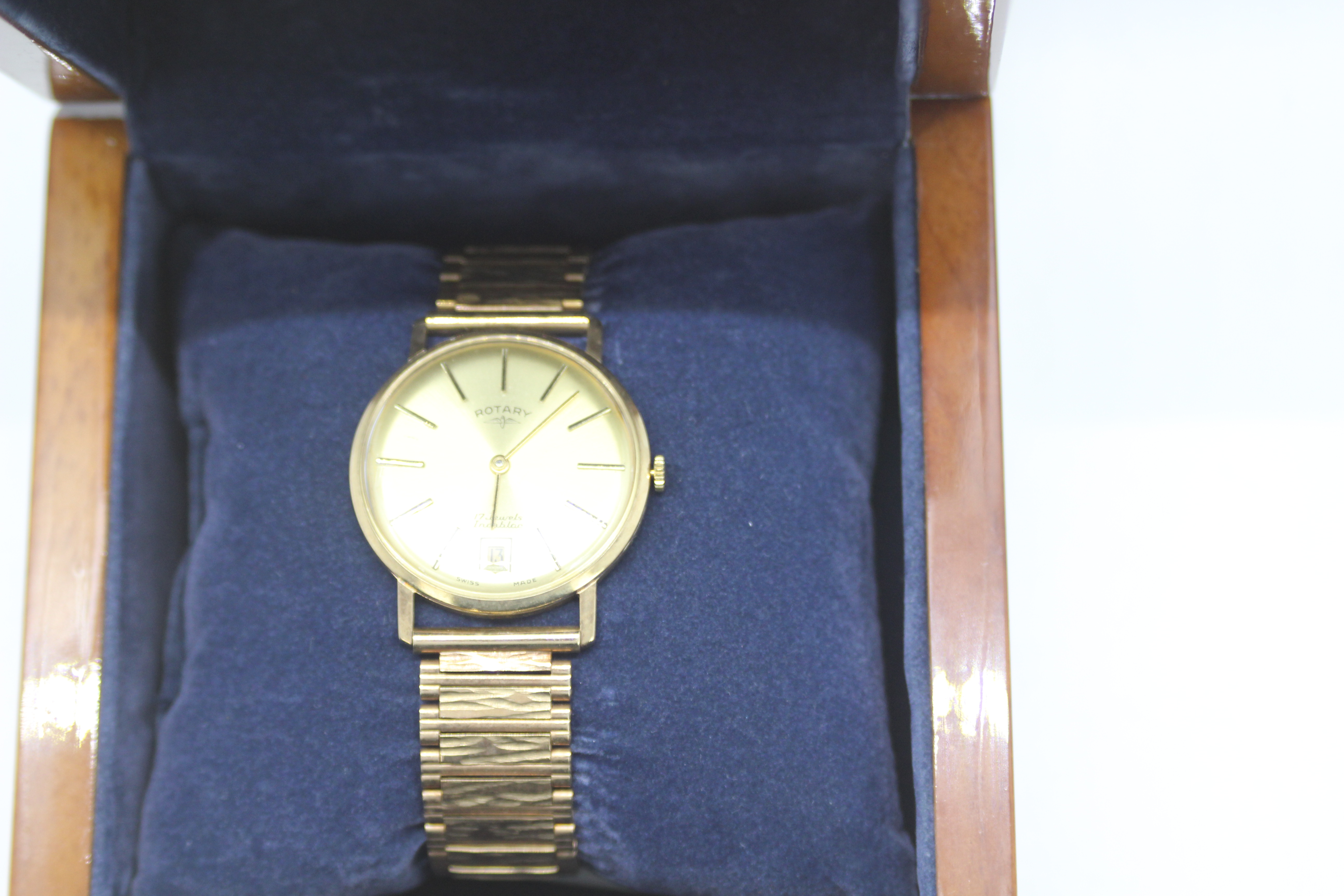 A 9ct yellow gold gentleman's Rotary, 17 jewel wristwatch on 9ct gold bracelet, approximately 31. - Image 3 of 4