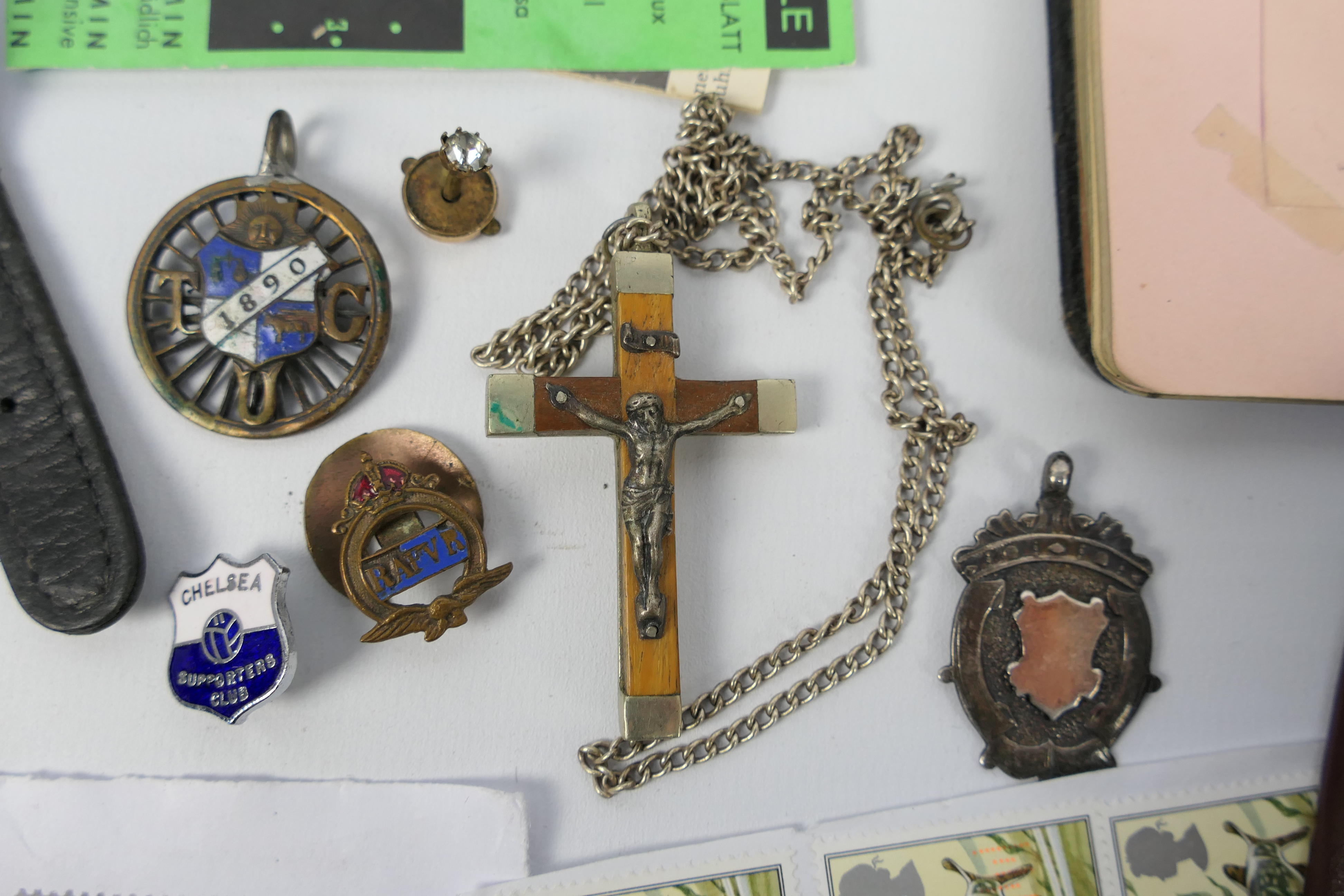 A mixed lot of collectables to include vintage autograph book, silver fob, bar brooch and necklace, - Image 3 of 12