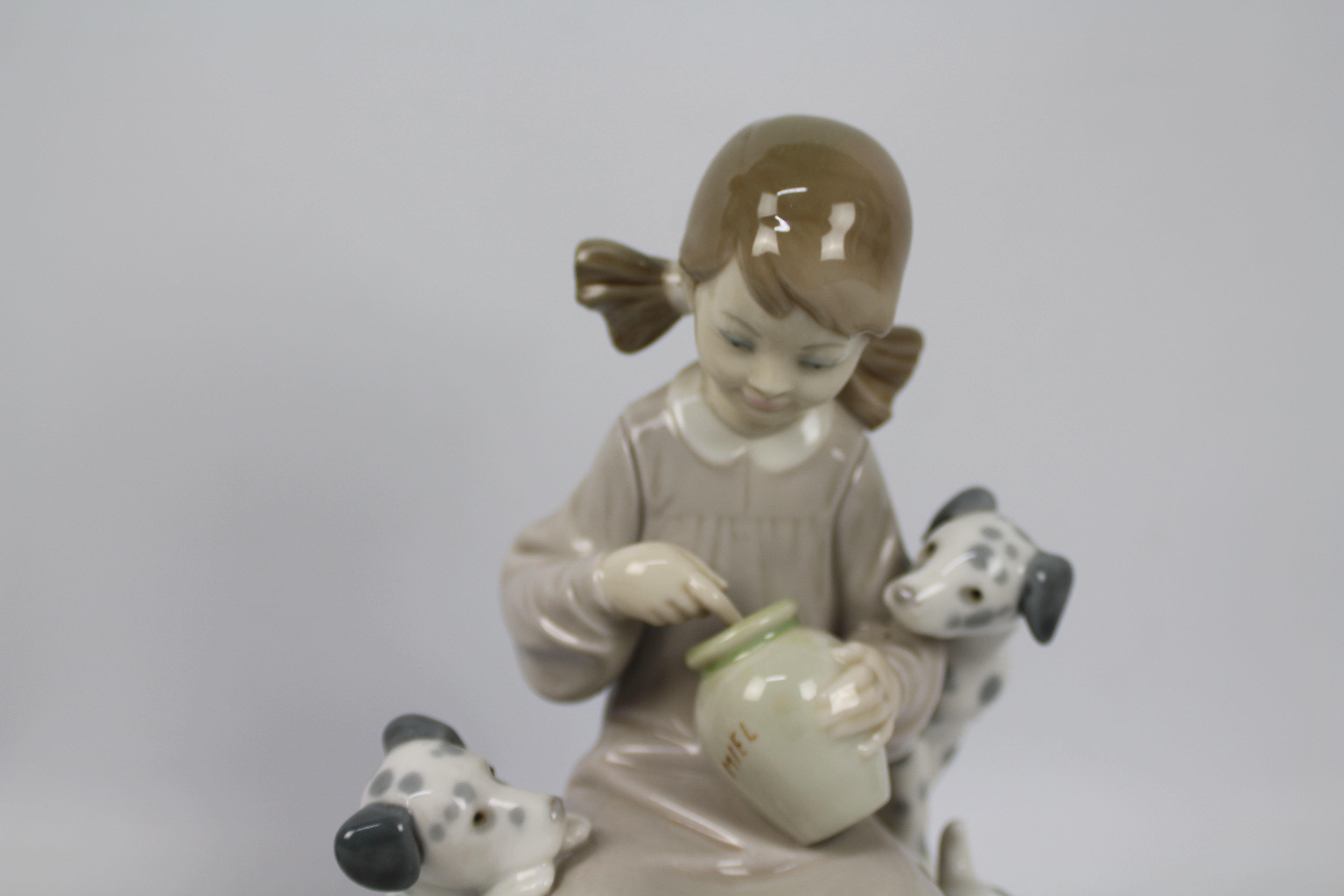 Lladro - Two figures / groups comprising # 4990 Chrysanthemum and # 1248 The Sweet Mouthed, - Image 7 of 8