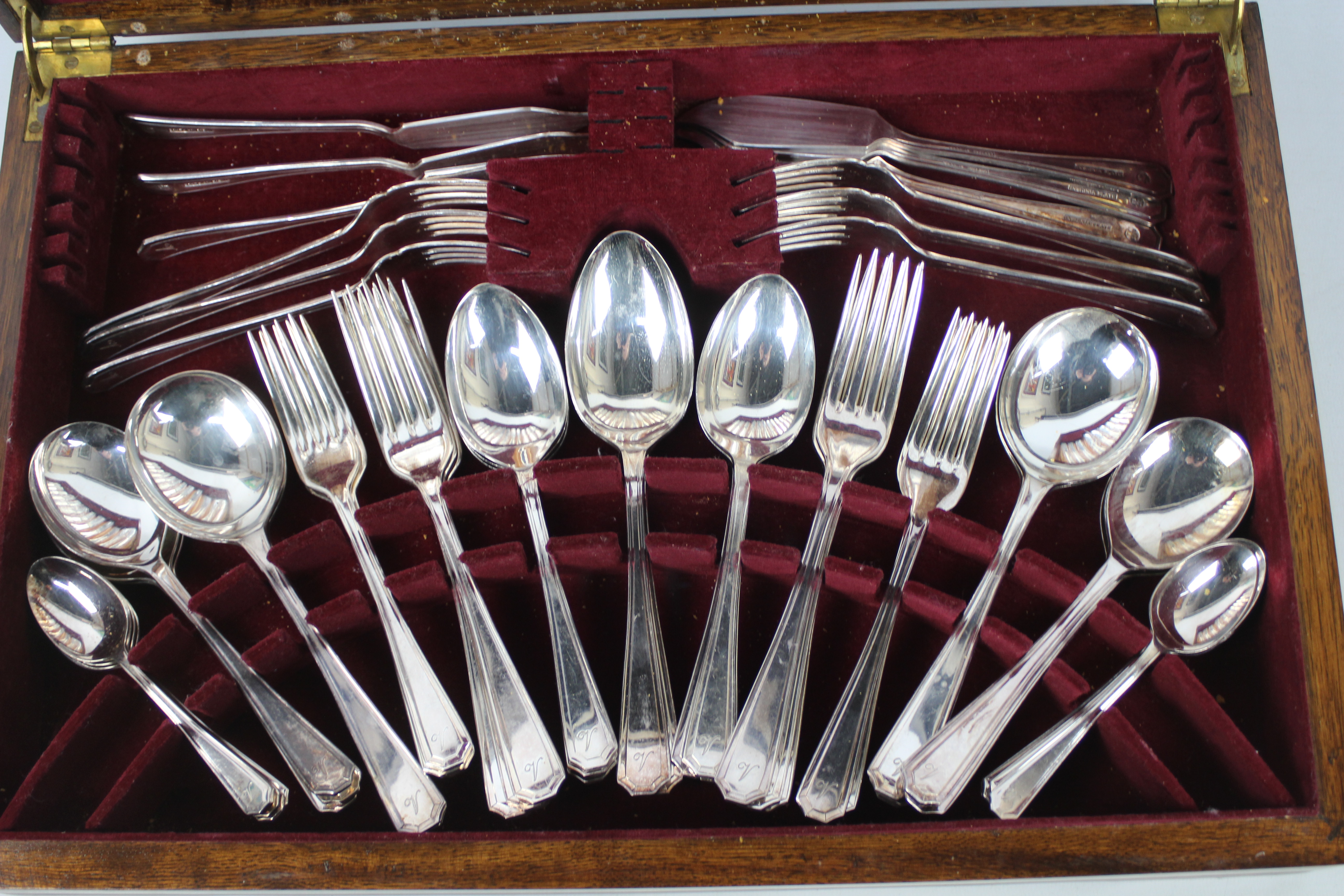 A canteen of silver plated cutlery. - Image 3 of 7