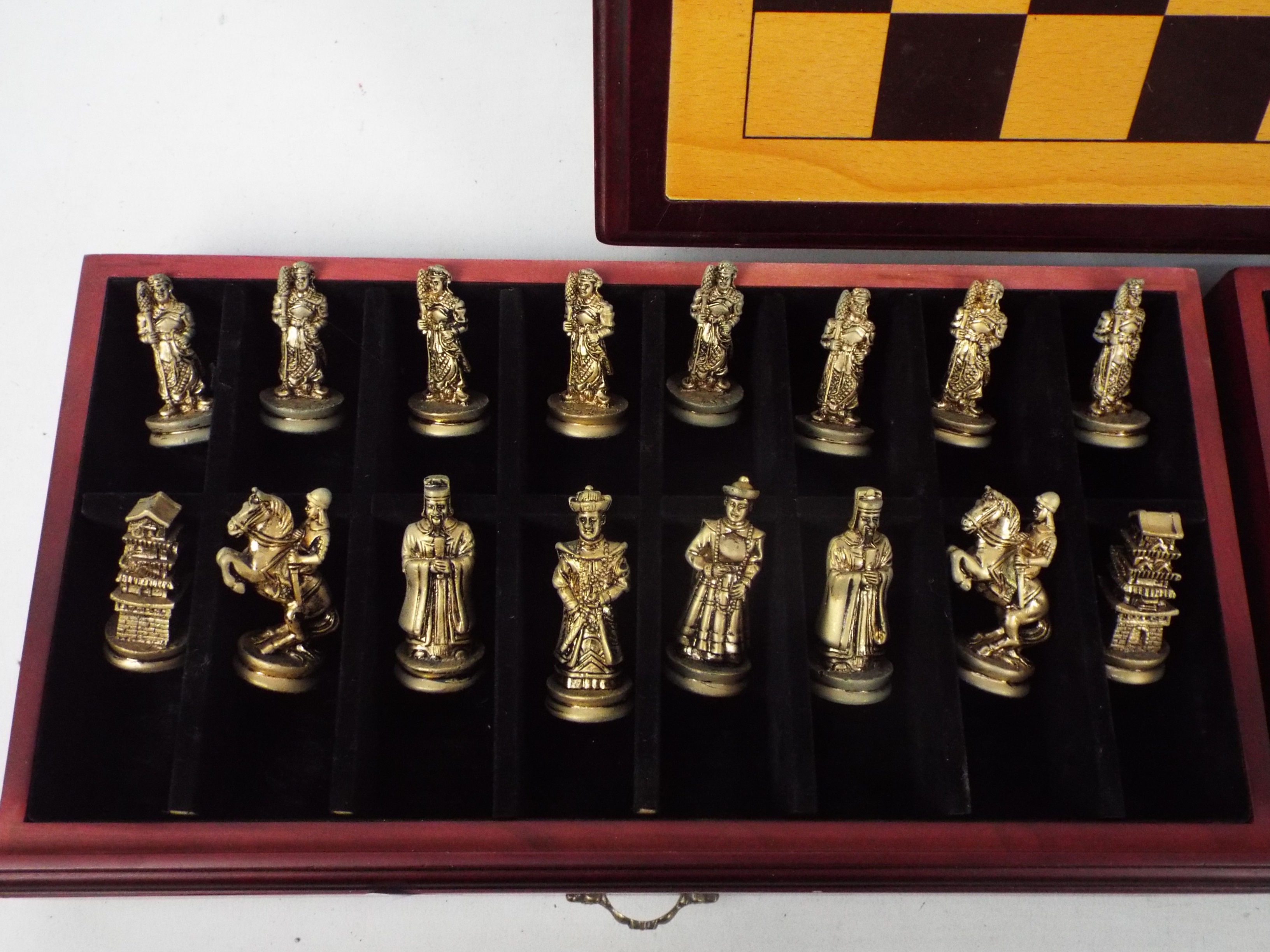 Chess Set - A chess board box with pieces contained in two drawers, king approximately 6 cm (h). - Image 2 of 5