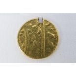 An Arabic gold coin, presumed 22ct, 1.7 cm (d), approximately 5.2 grams.