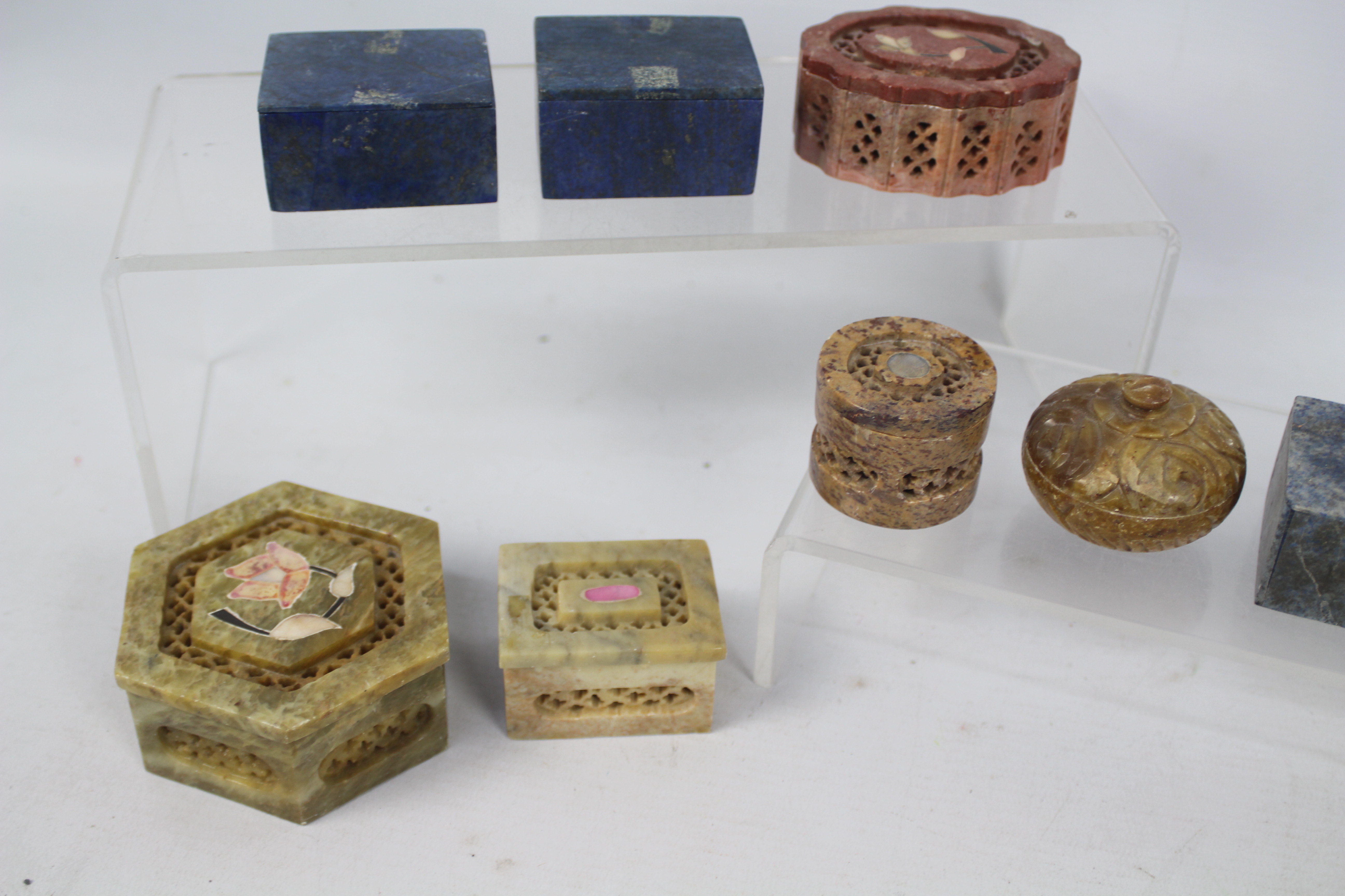 A collection of carved stone trinket boxes, largest approximately 3.5 cm x 7.5 cm. - Image 3 of 4